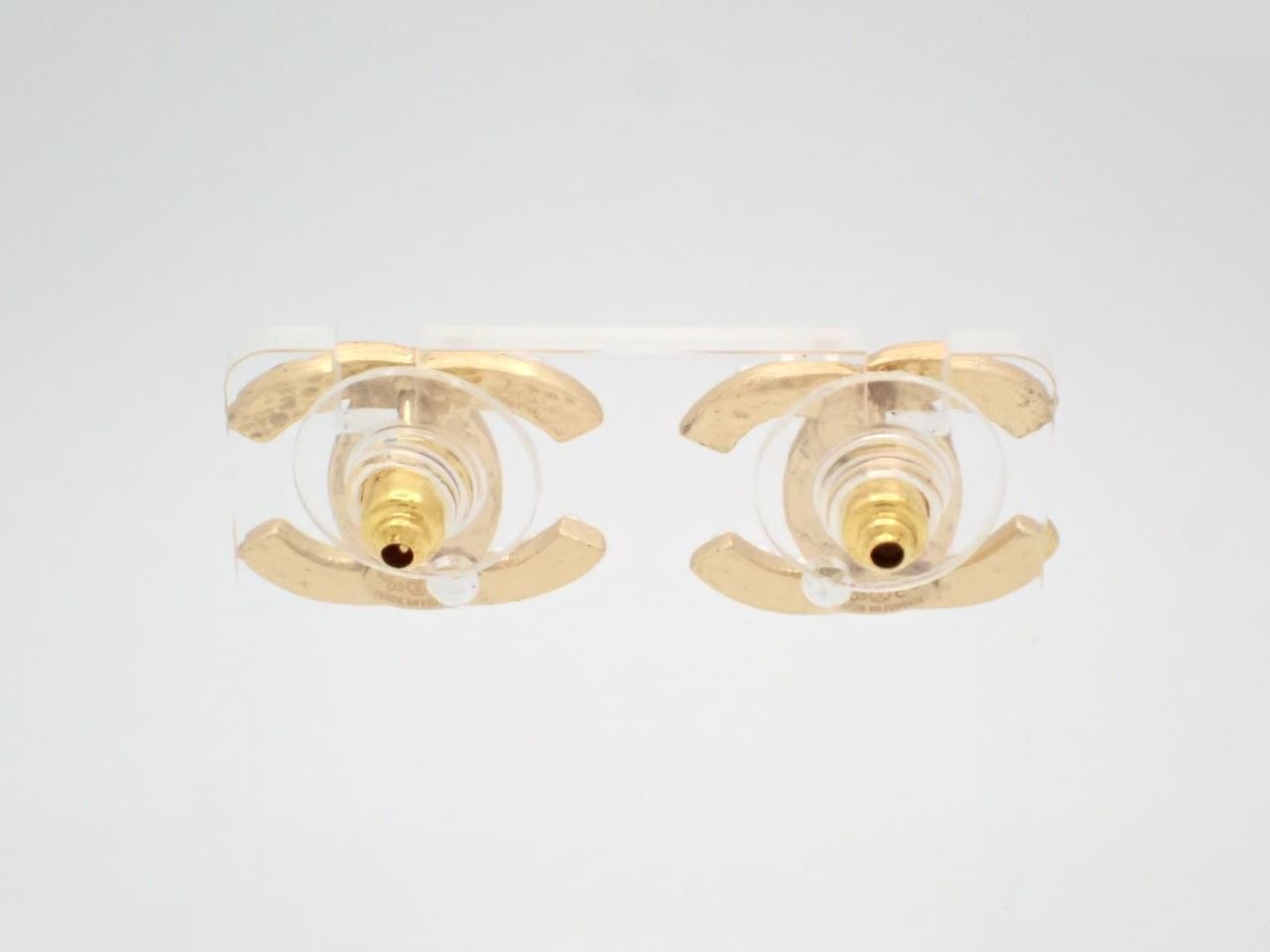 Icon series (precious metal) earrings — view 2
