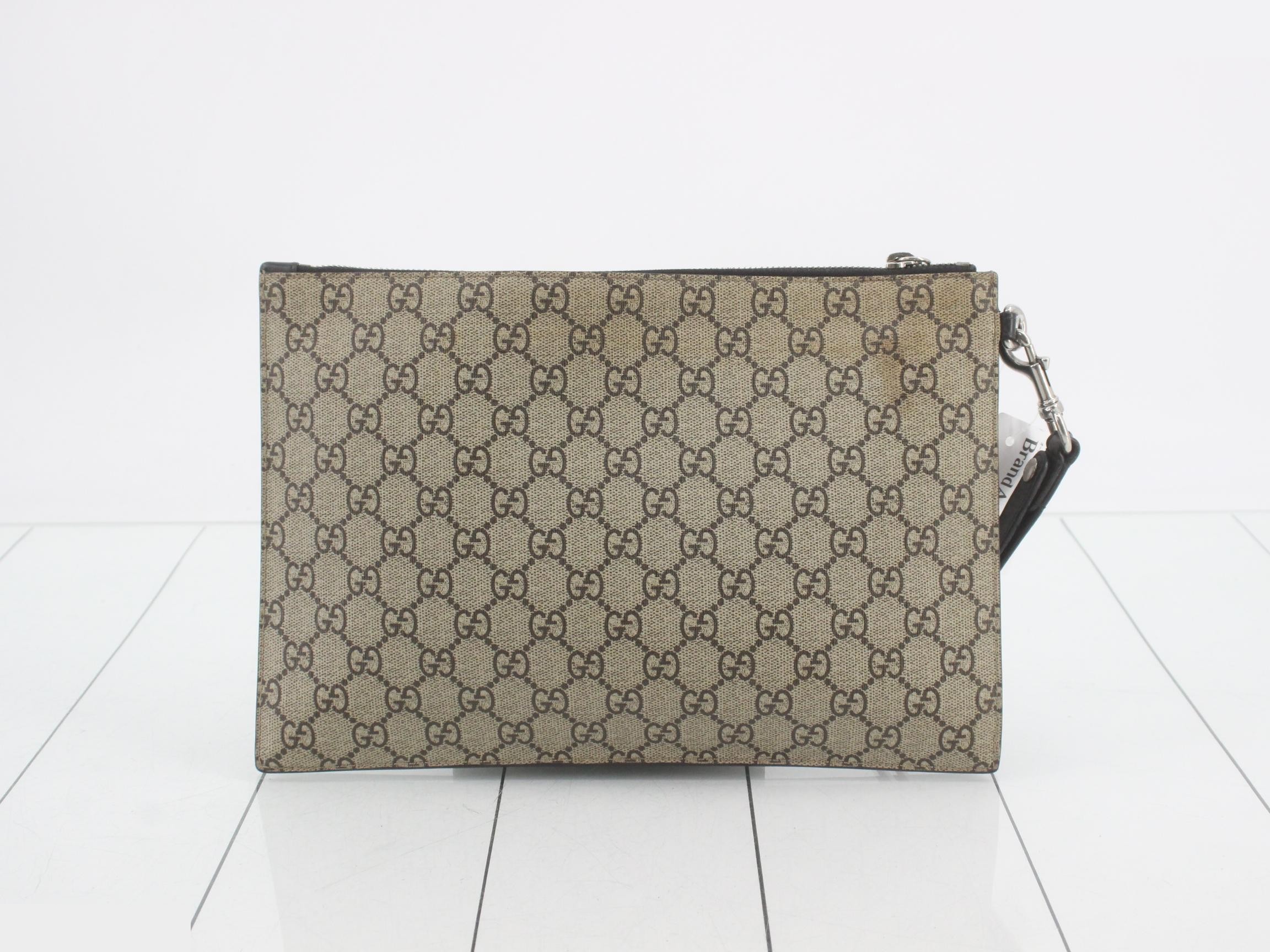 GG Supreme Bee Print Clutch Bag — view 2