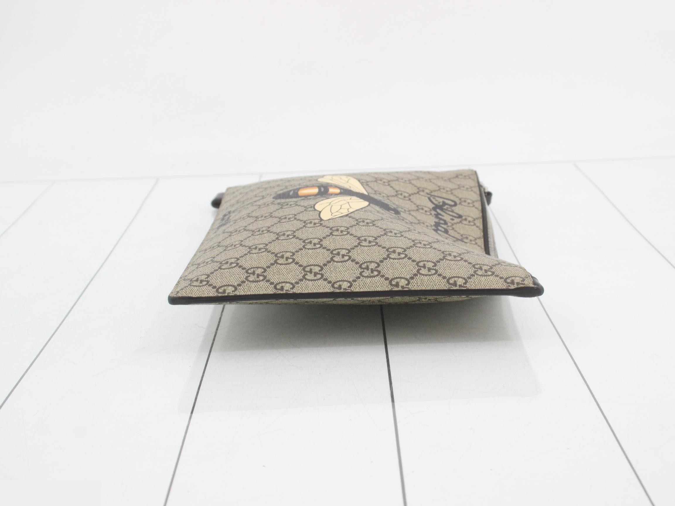 GG Supreme Bee Print Clutch Bag — view 3