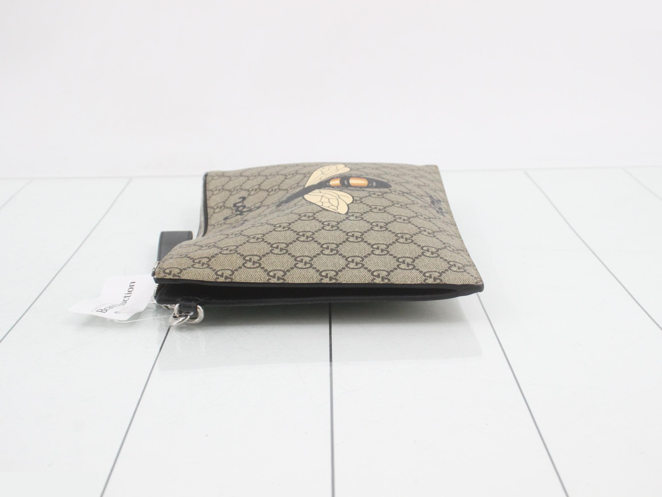 GG Supreme Bee Print Clutch Bag — view 4