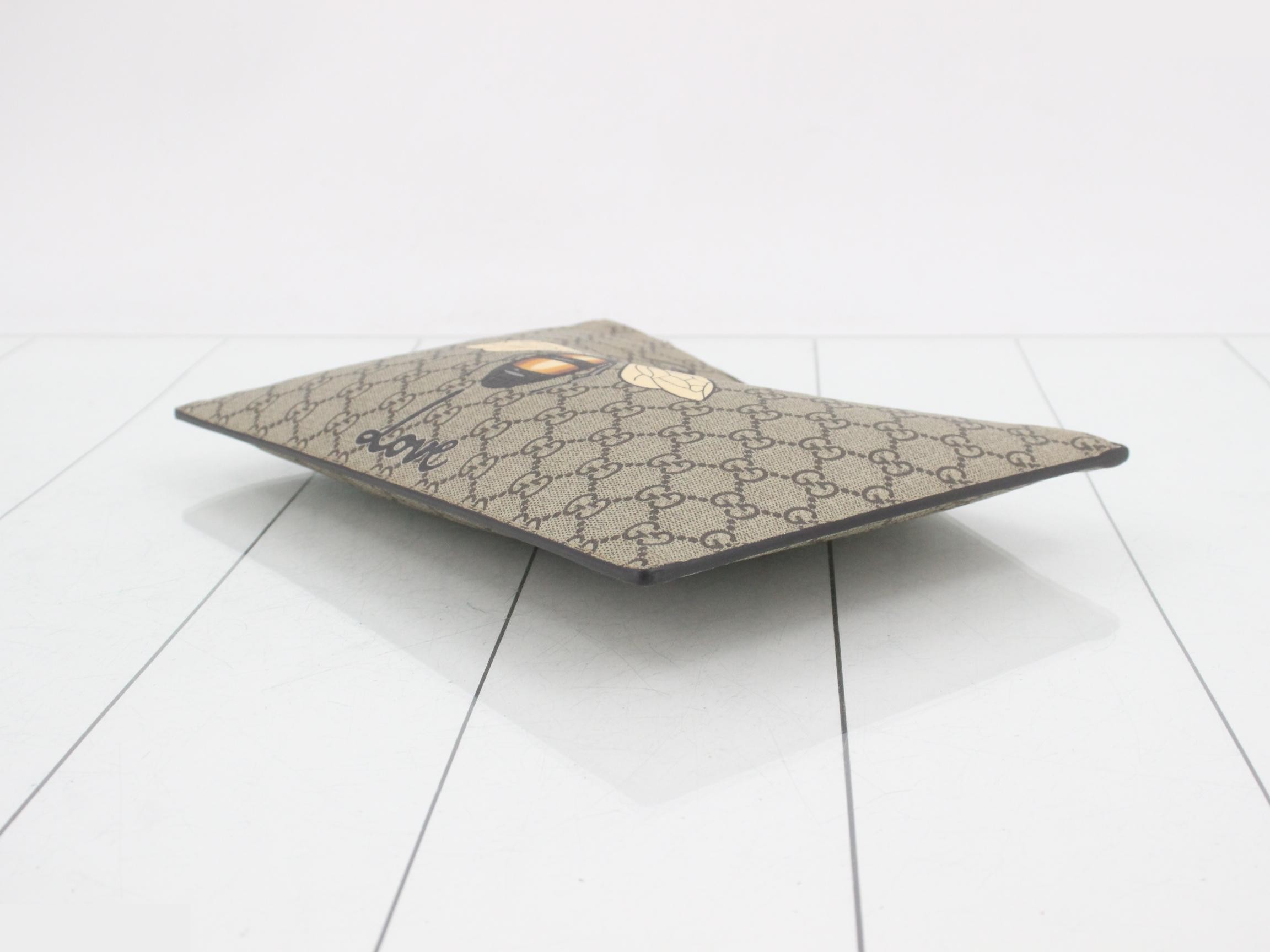 GG Supreme Bee Print Clutch Bag — view 6