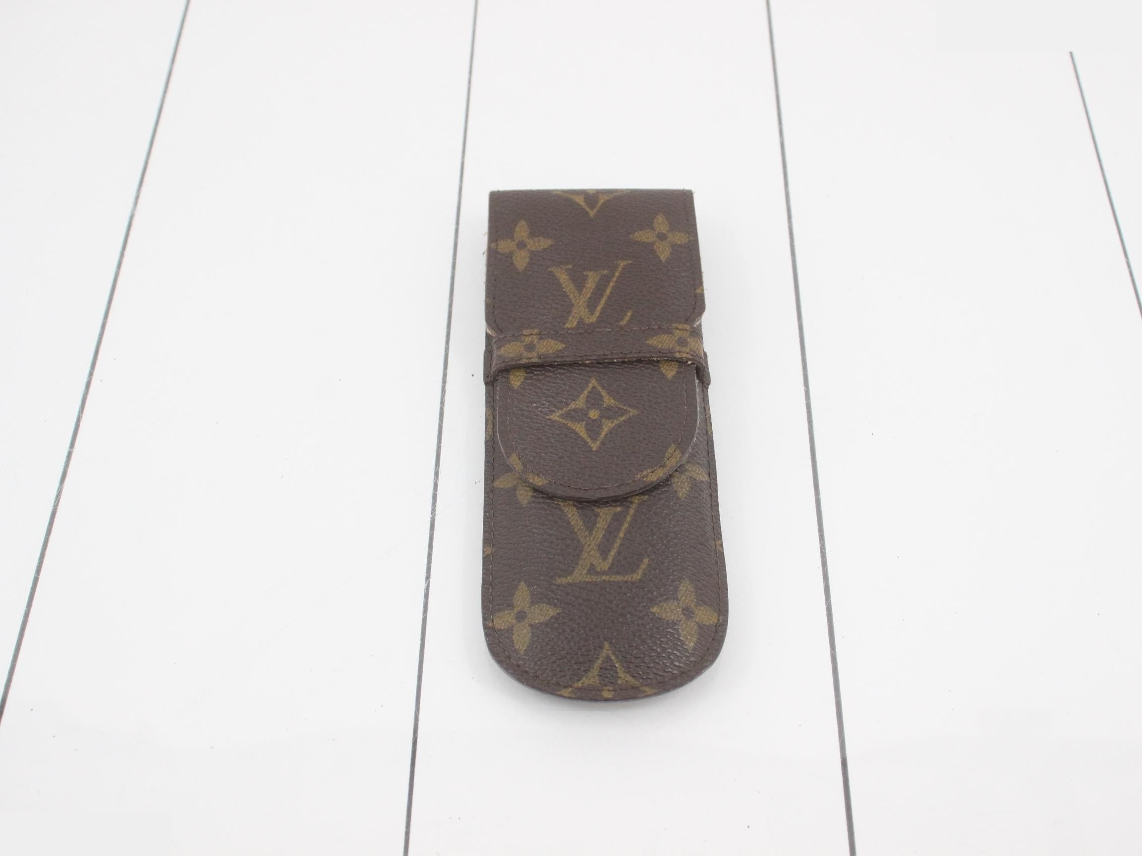 Three-piece set: Wallet, 4-key case, and pen case. — view 3