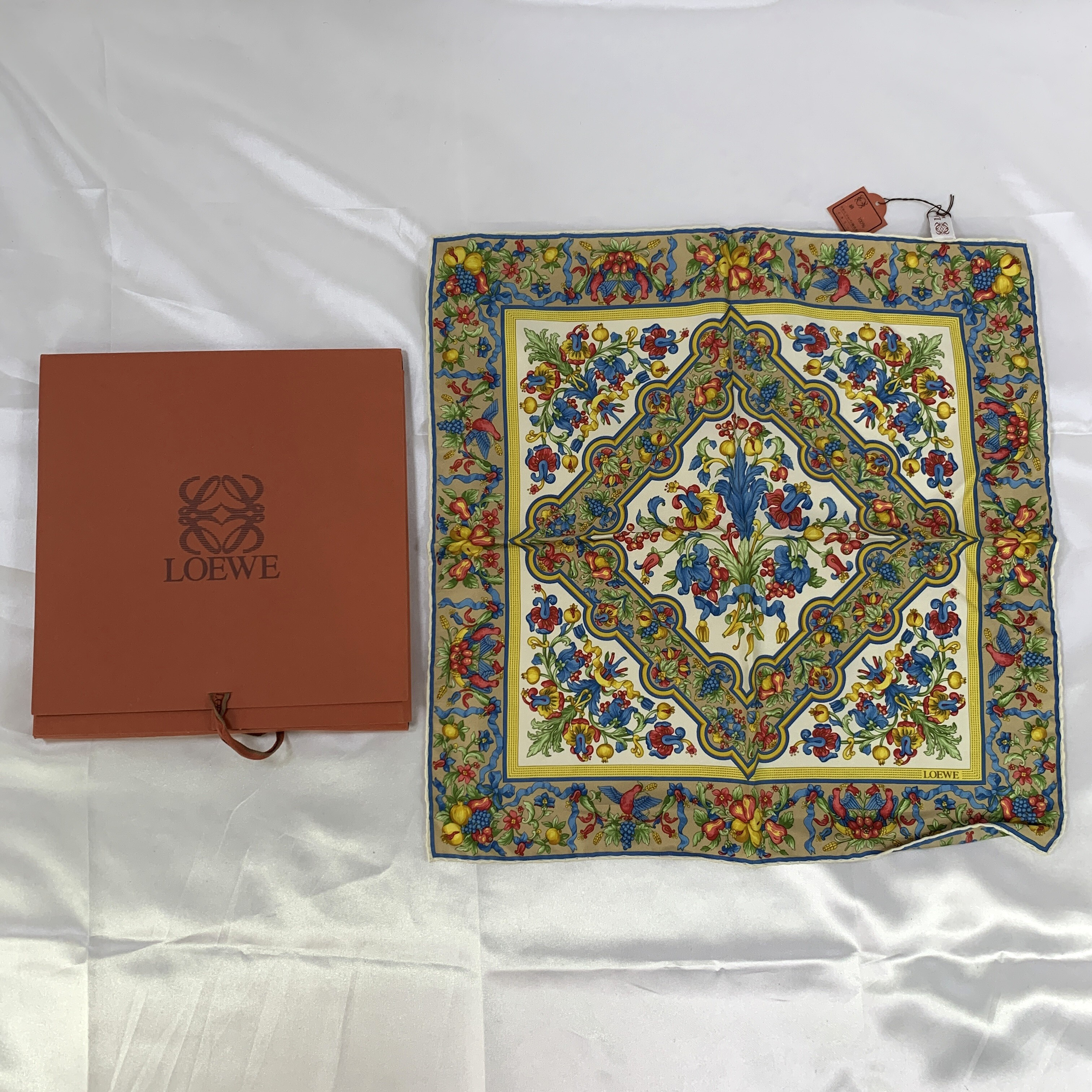 scarf, 100% silk, other accessories.