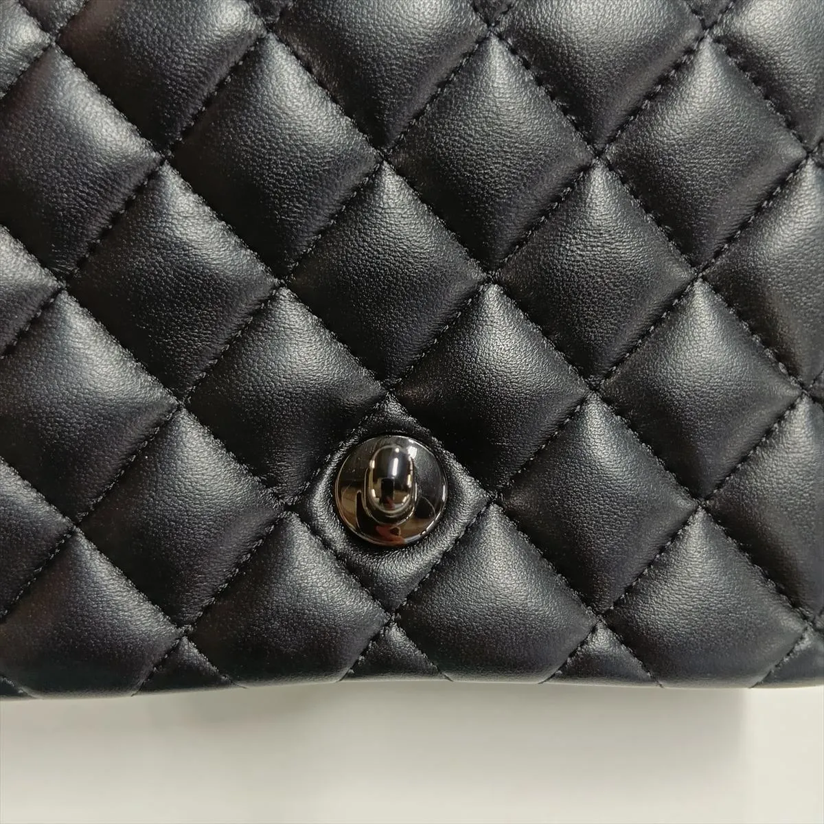 [Individually packaged] Chanel Mini Matelassé 17 Lambskin Single Flap Single Chain Bag, Black with Black Hardware, P4UPC3X9, Random Plate, A35200 — view 15
