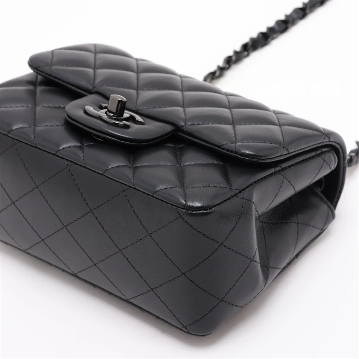 [Individually packaged] Chanel Mini Matelassé 17 Lambskin Single Flap Single Chain Bag, Black with Black Hardware, P4UPC3X9, Random Plate, A35200 — view 3