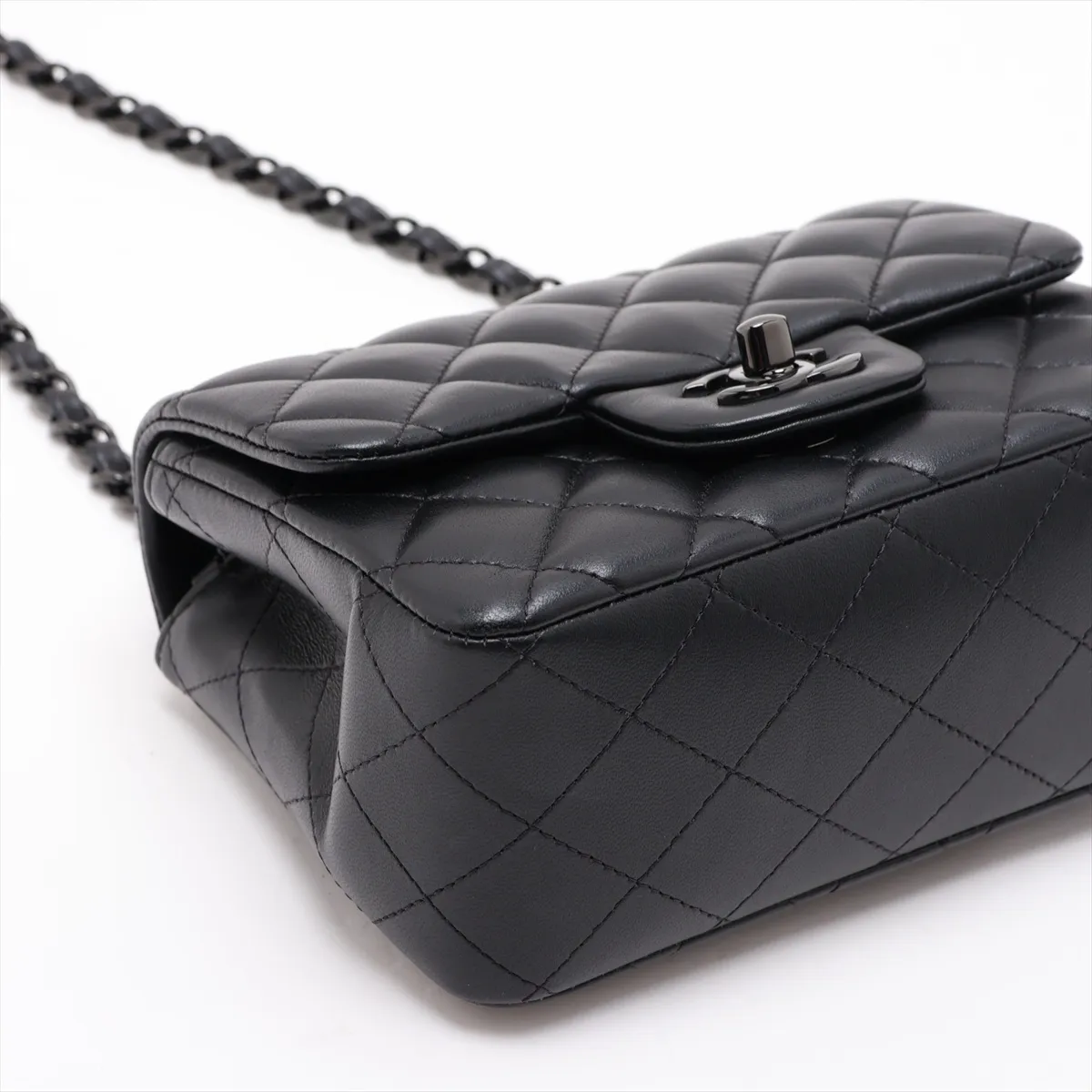 [Individually packaged] Chanel Mini Matelassé 17 Lambskin Single Flap Single Chain Bag, Black with Black Hardware, P4UPC3X9, Random Plate, A35200 — view 4