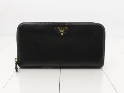 Leather logo round zipper long wallet, black