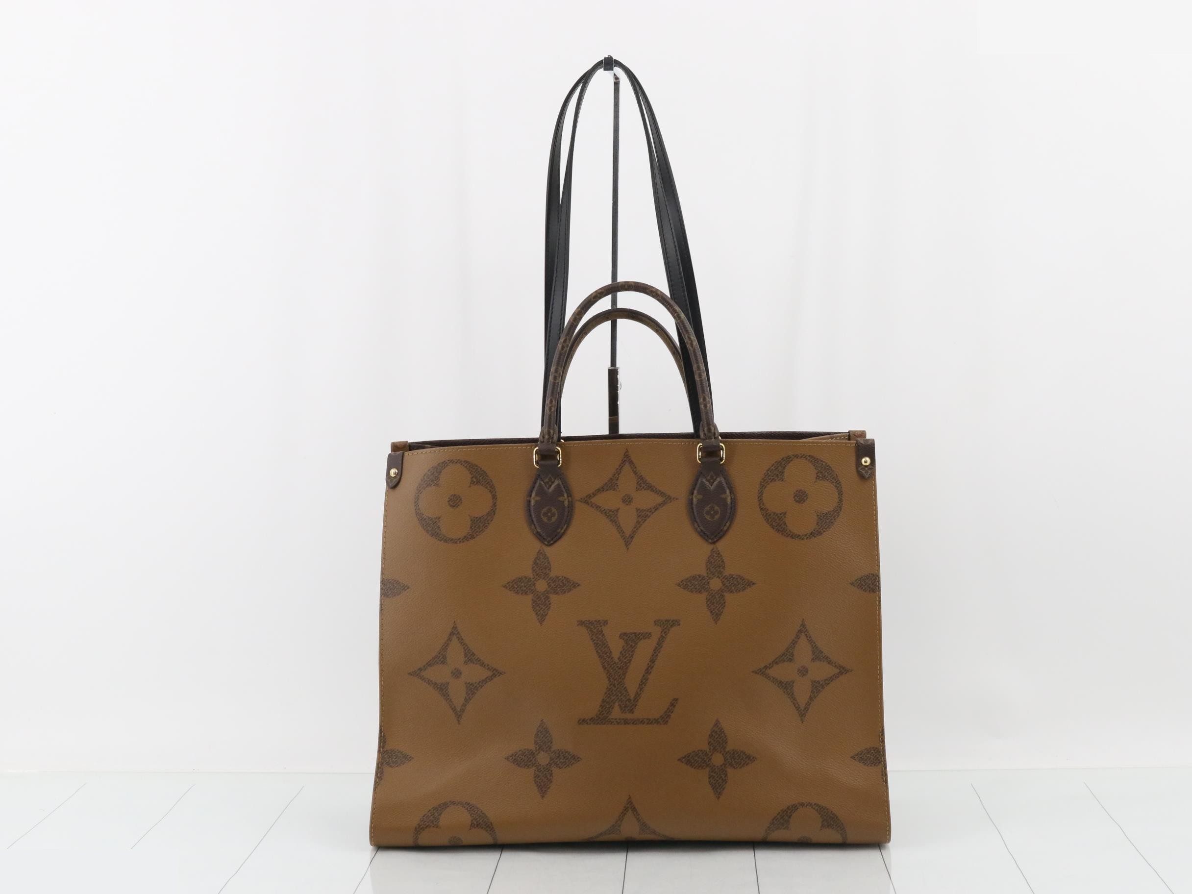 Monogram Giant Reverse OnTheGo GM 2-Way Tote Bag — view 2