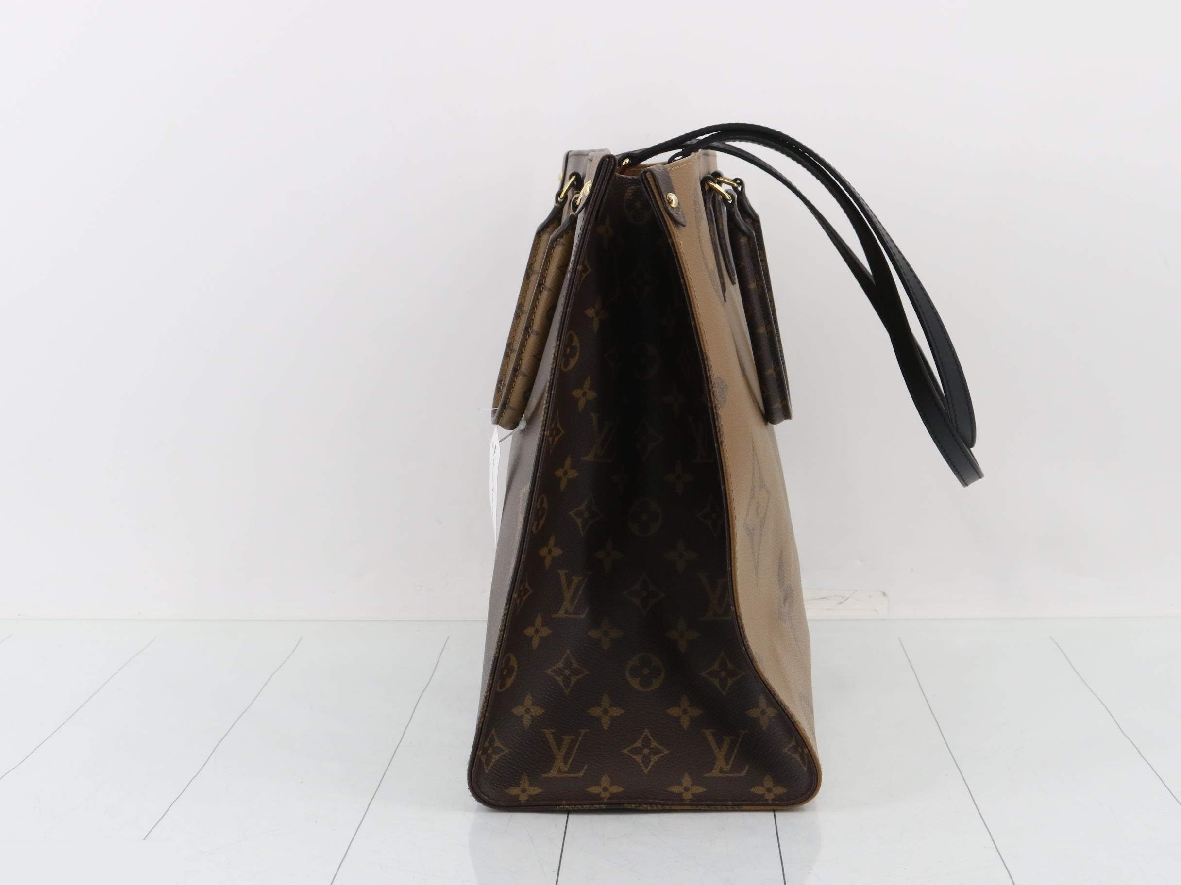 Monogram Giant Reverse OnTheGo GM 2-Way Tote Bag — view 3
