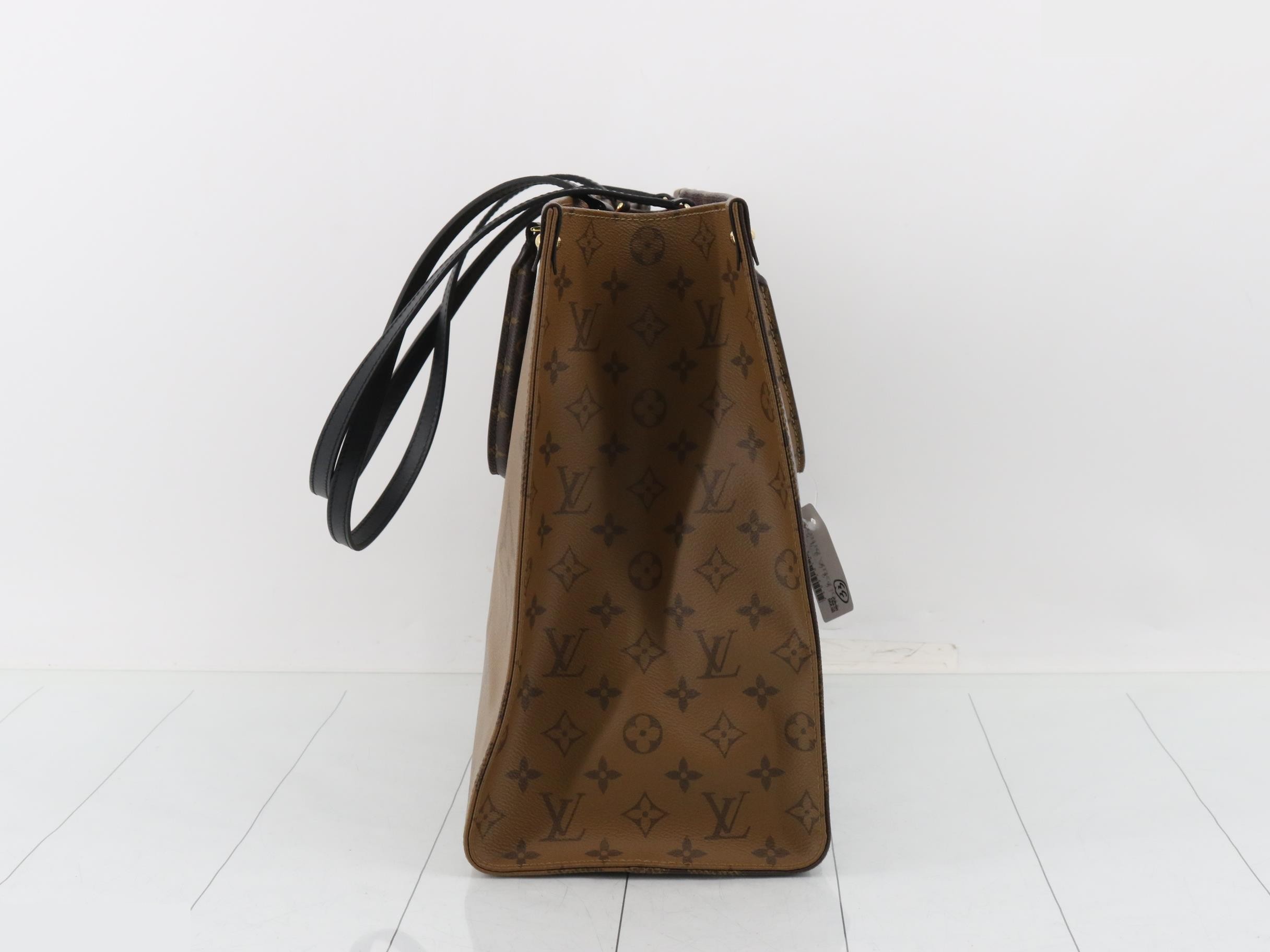 Monogram Giant Reverse OnTheGo GM 2-Way Tote Bag — view 4