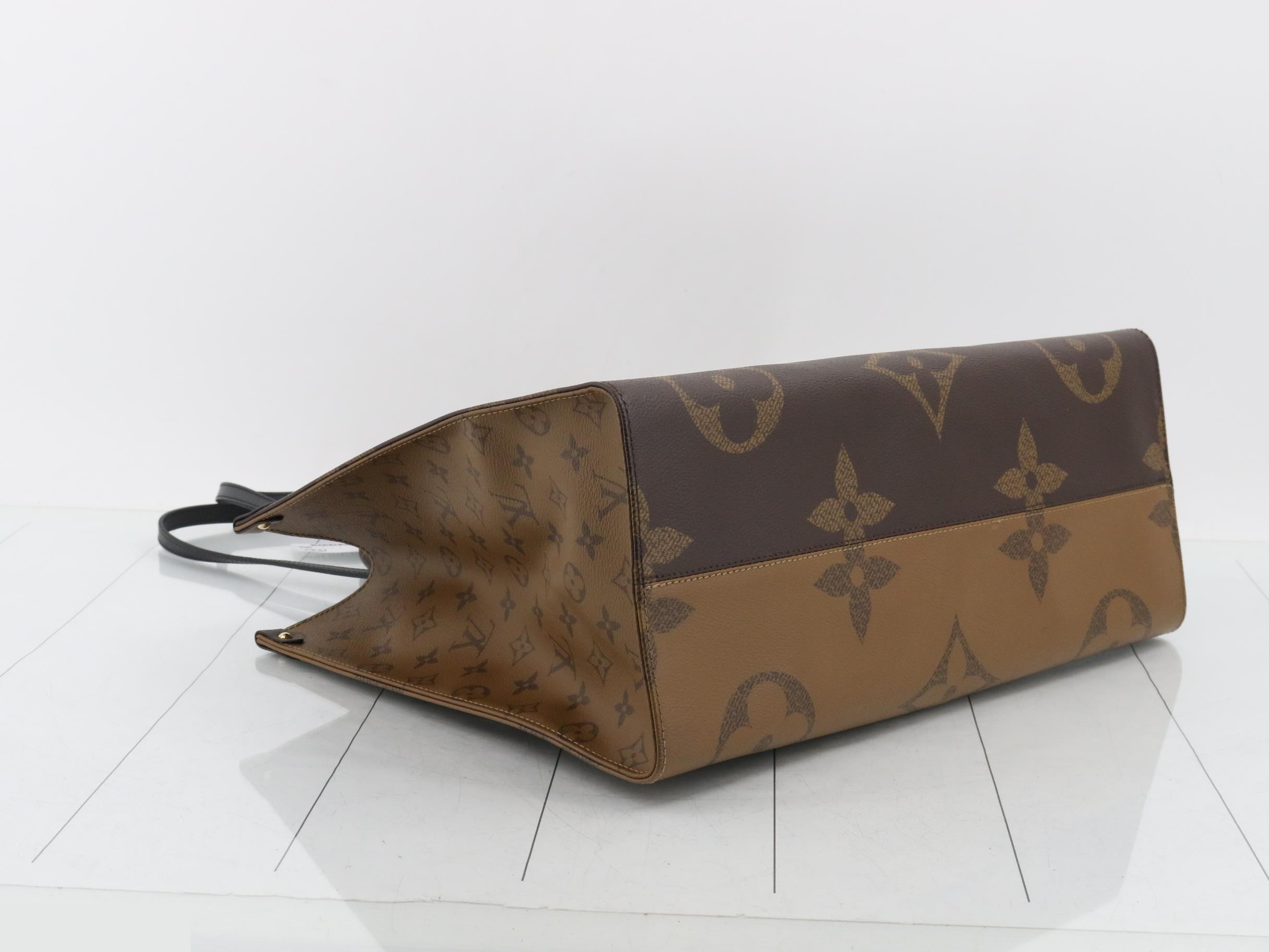 Monogram Giant Reverse OnTheGo GM 2-Way Tote Bag — view 5