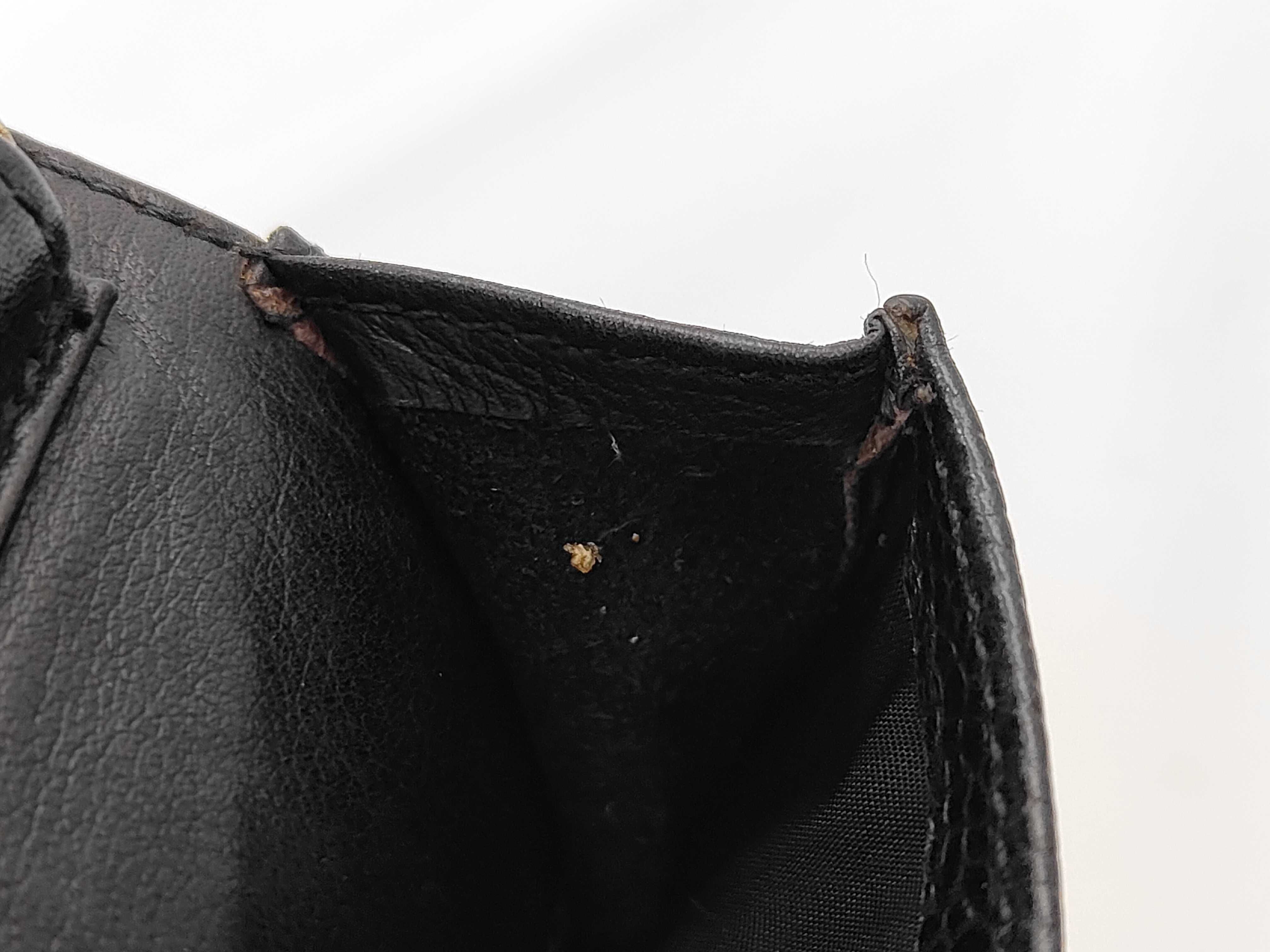 Coco Mark Caviar Skin Chain Shoulder Bag Phone Case Black Gold Hardware 3 Series Shoulder Bag — view 5