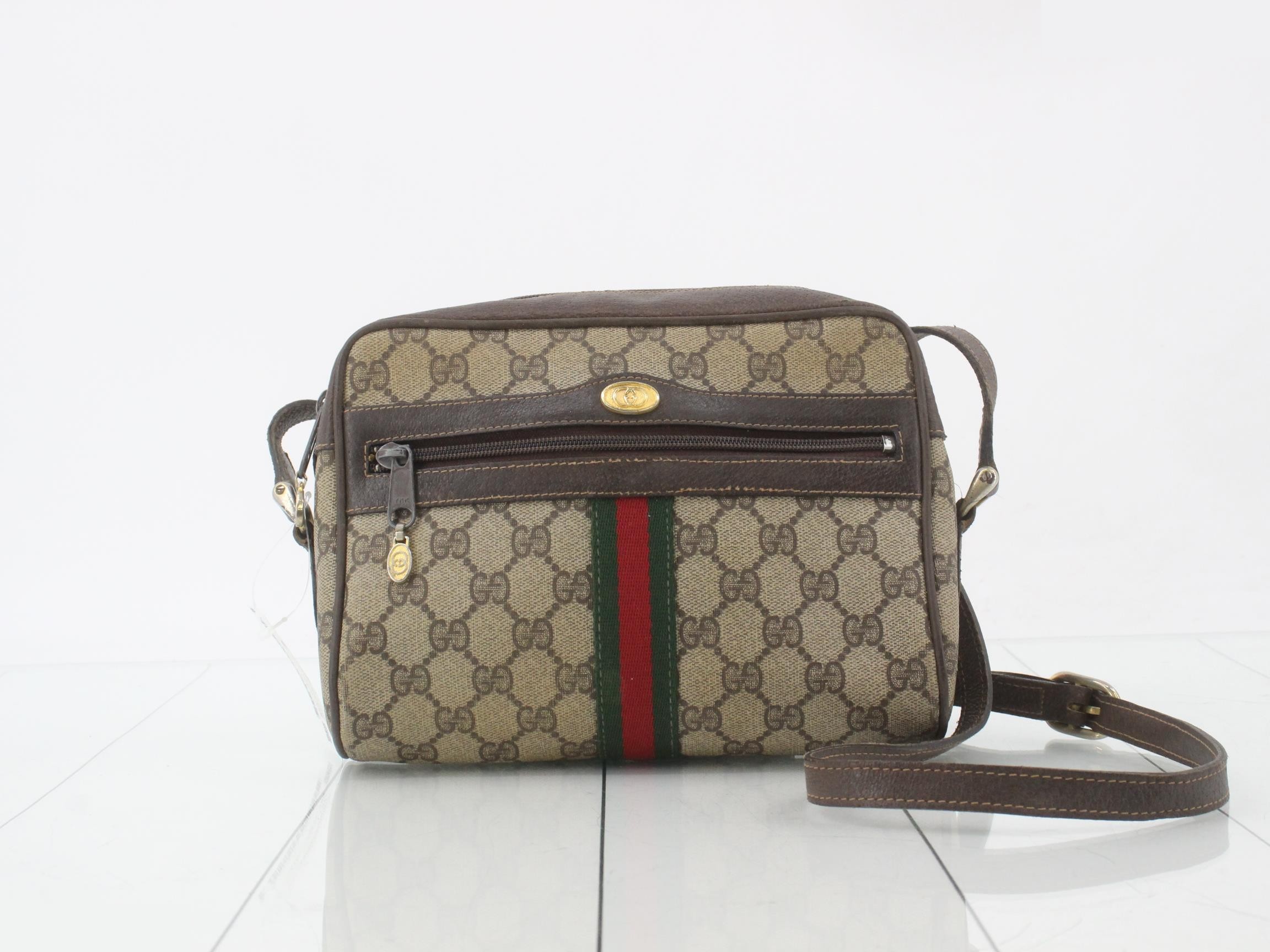 GG Supreme Shoulder Bag