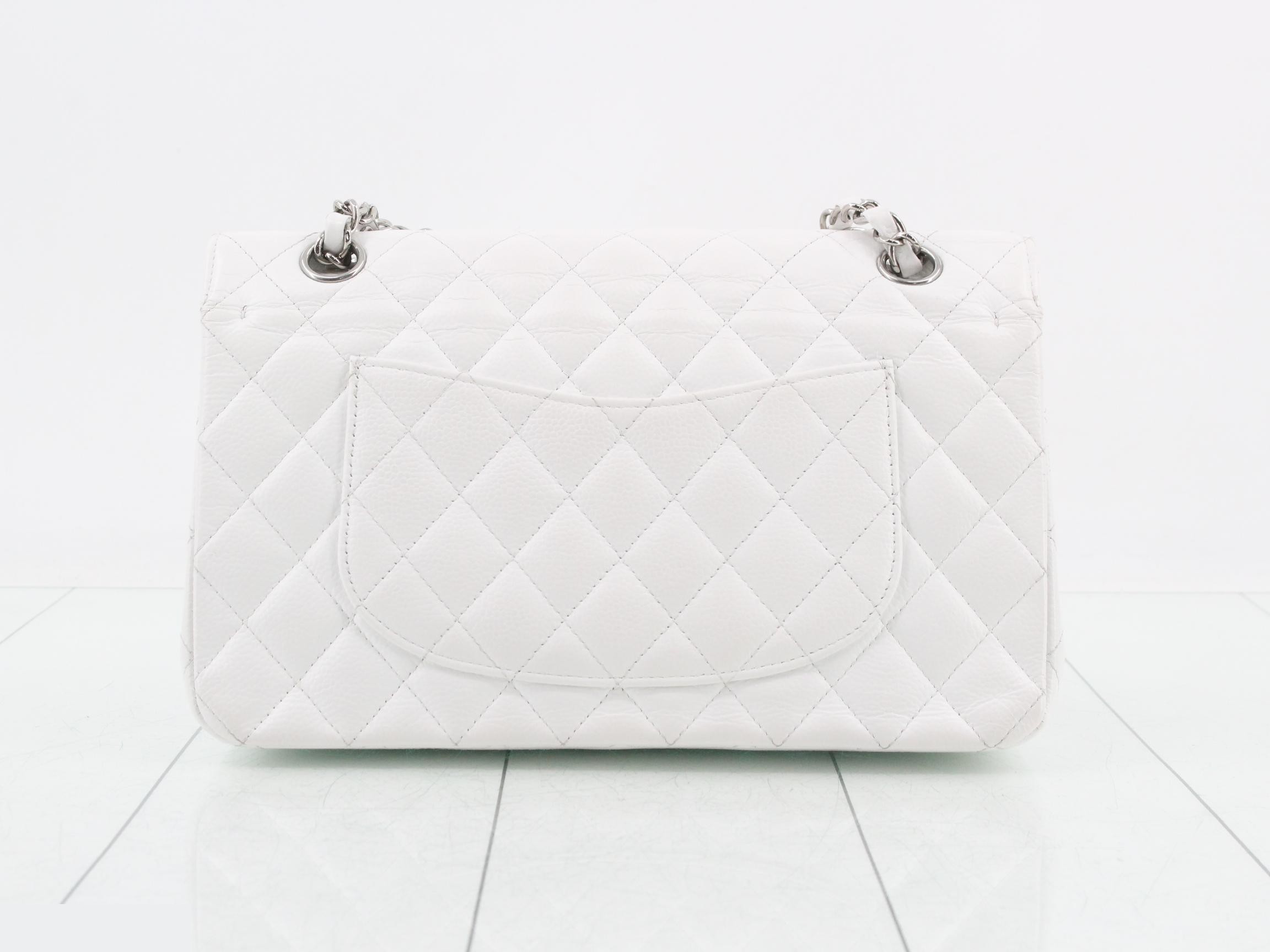 Caviar leather Matelassé 25cm double flap chain shoulder bag, white, silver hardware. — view 2