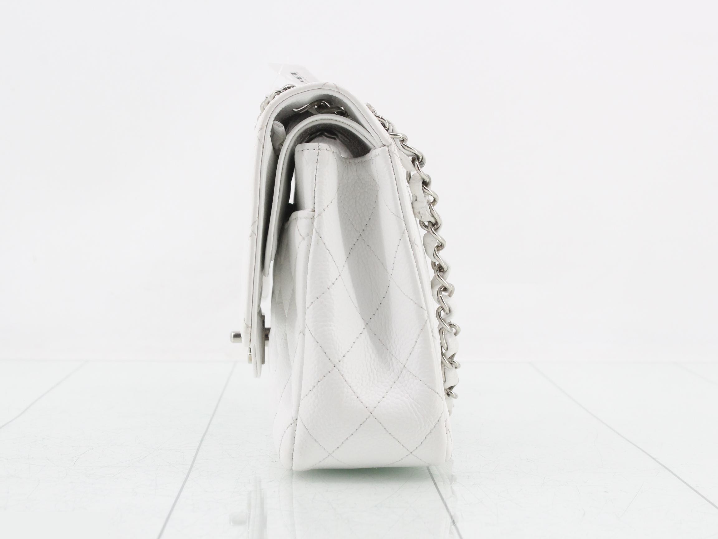 Caviar leather Matelassé 25cm double flap chain shoulder bag, white, silver hardware. — view 3