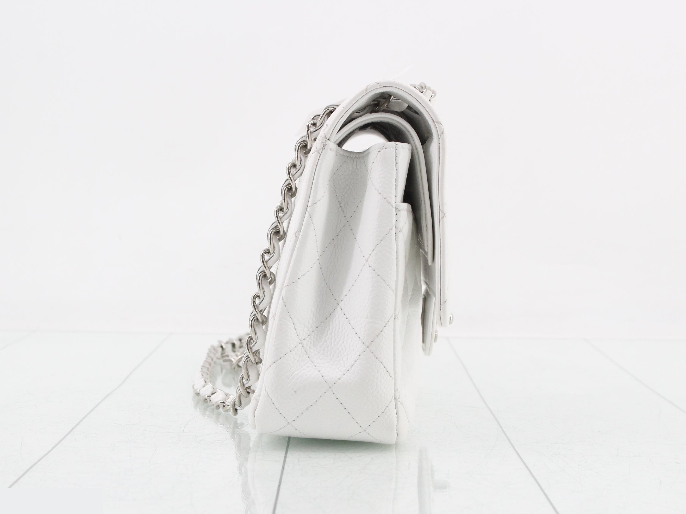 Caviar leather Matelassé 25cm double flap chain shoulder bag, white, silver hardware. — view 4