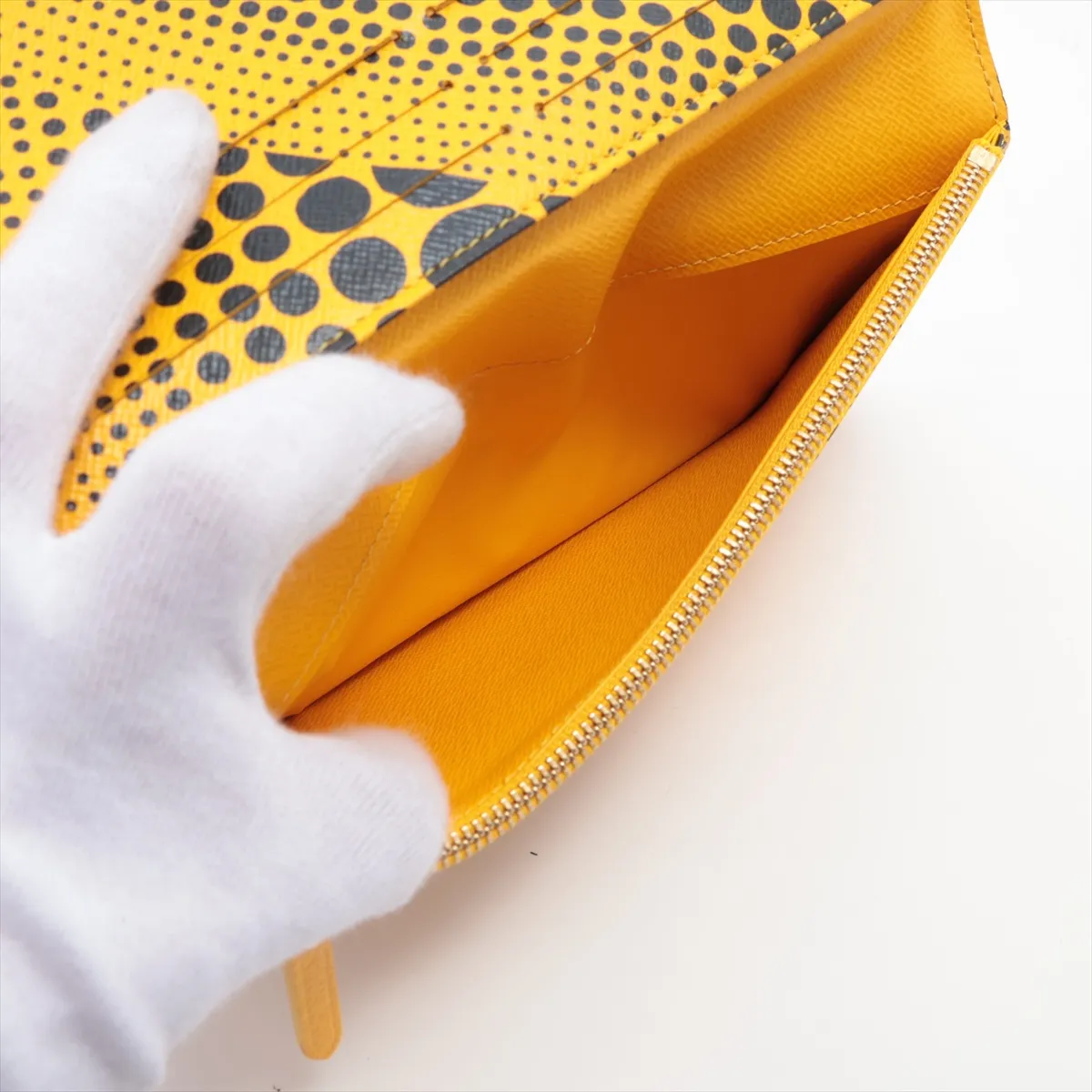 x Yayoi Kusama Monogram Pumpkin Dot Portefeuille Insolite M60453 Long Wallet Jaune CA2182 — view 4