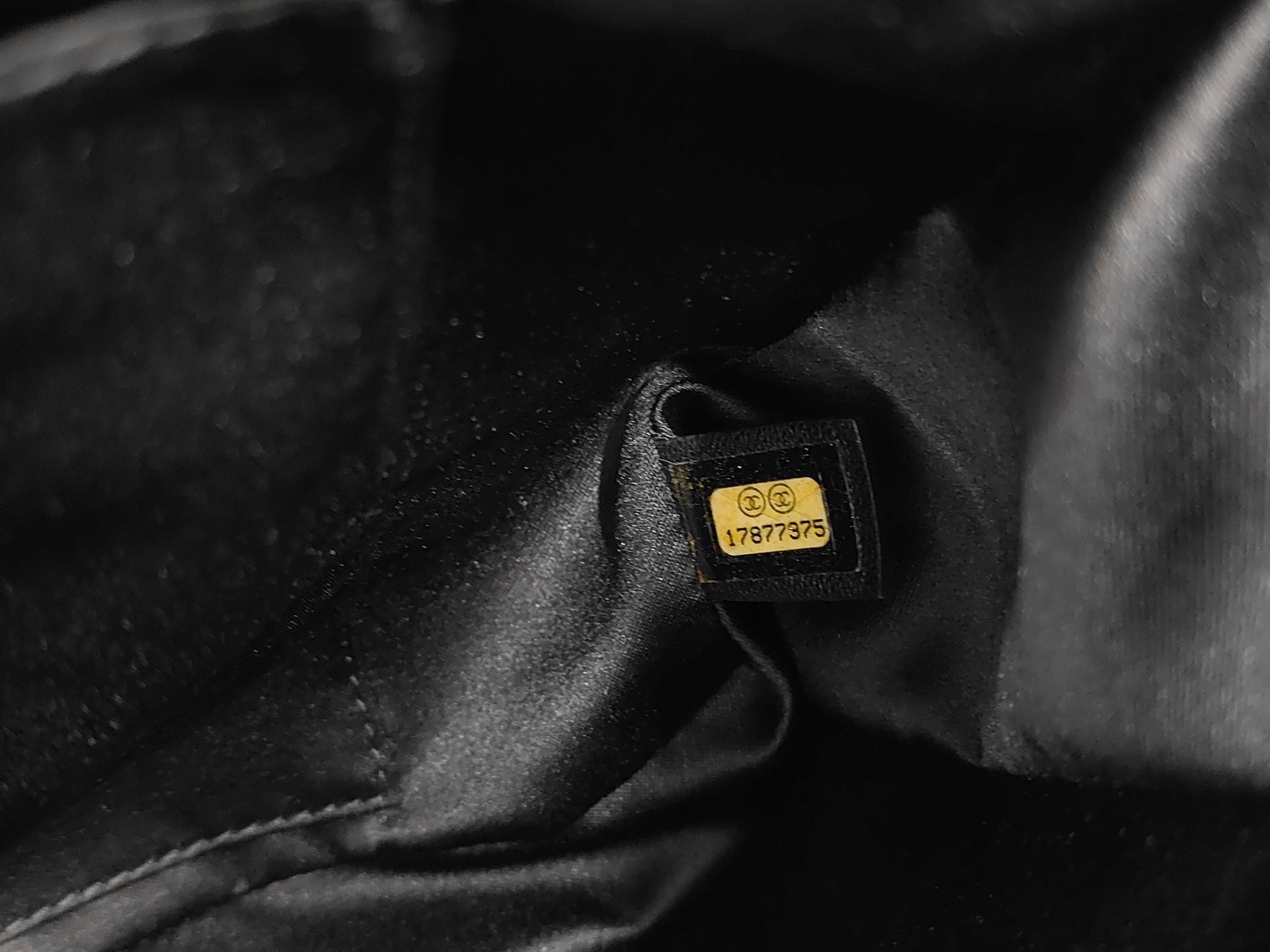 GST Caviar Skin Chain Tote Bag — view 9