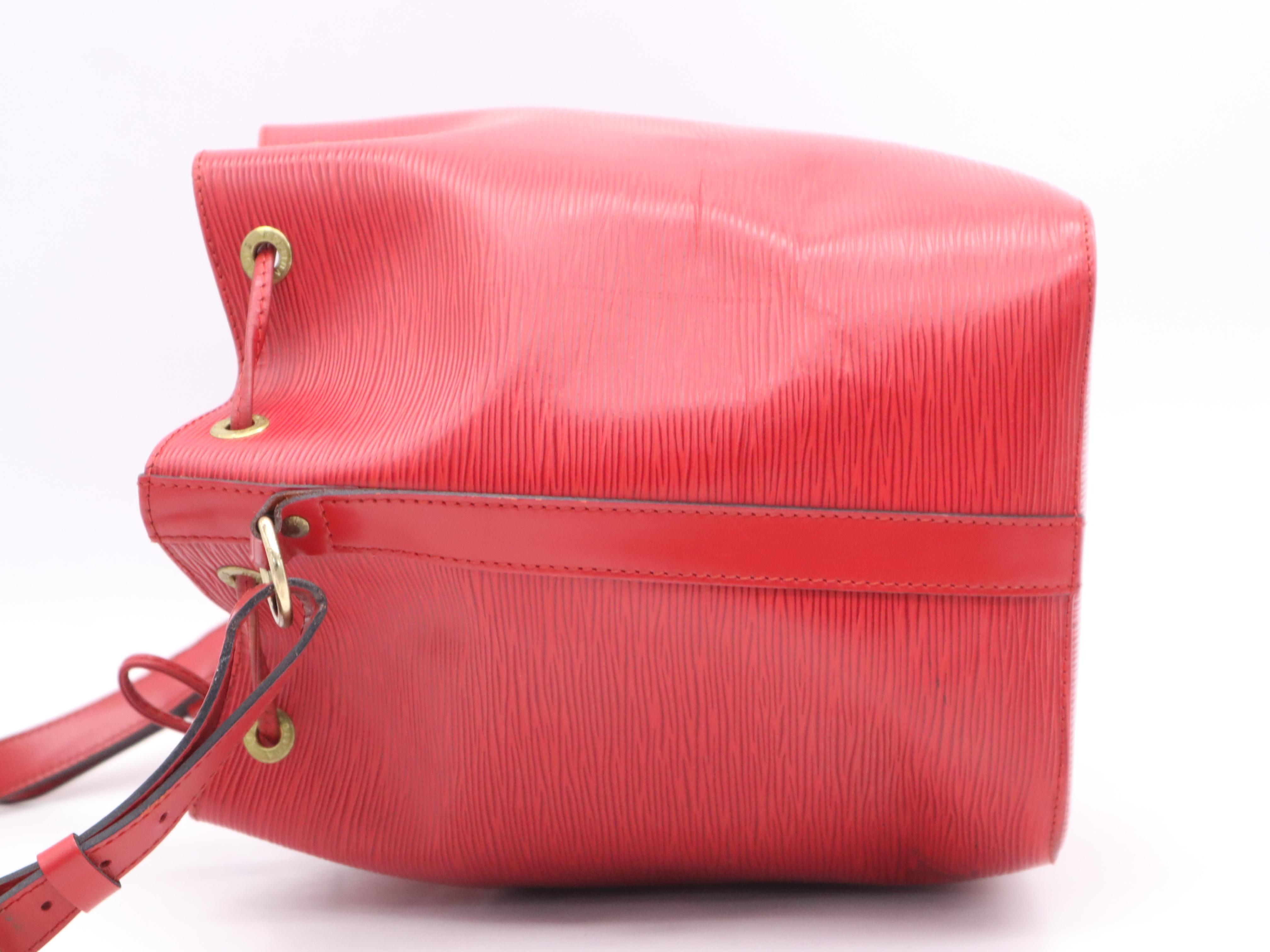 M44107 Epi Petit Noe Castilian Red Shoulder Bag — view 3