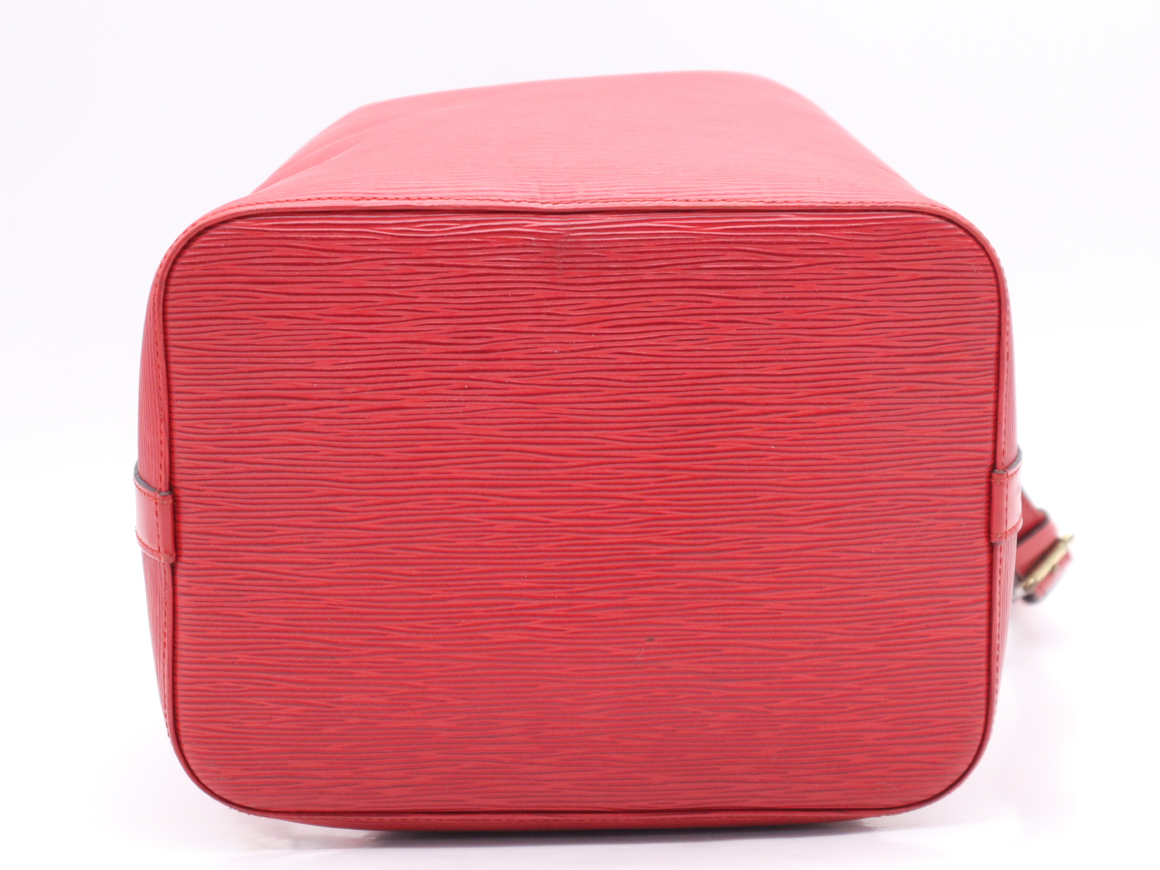 M44107 Epi Petit Noe Castilian Red Shoulder Bag — view 4