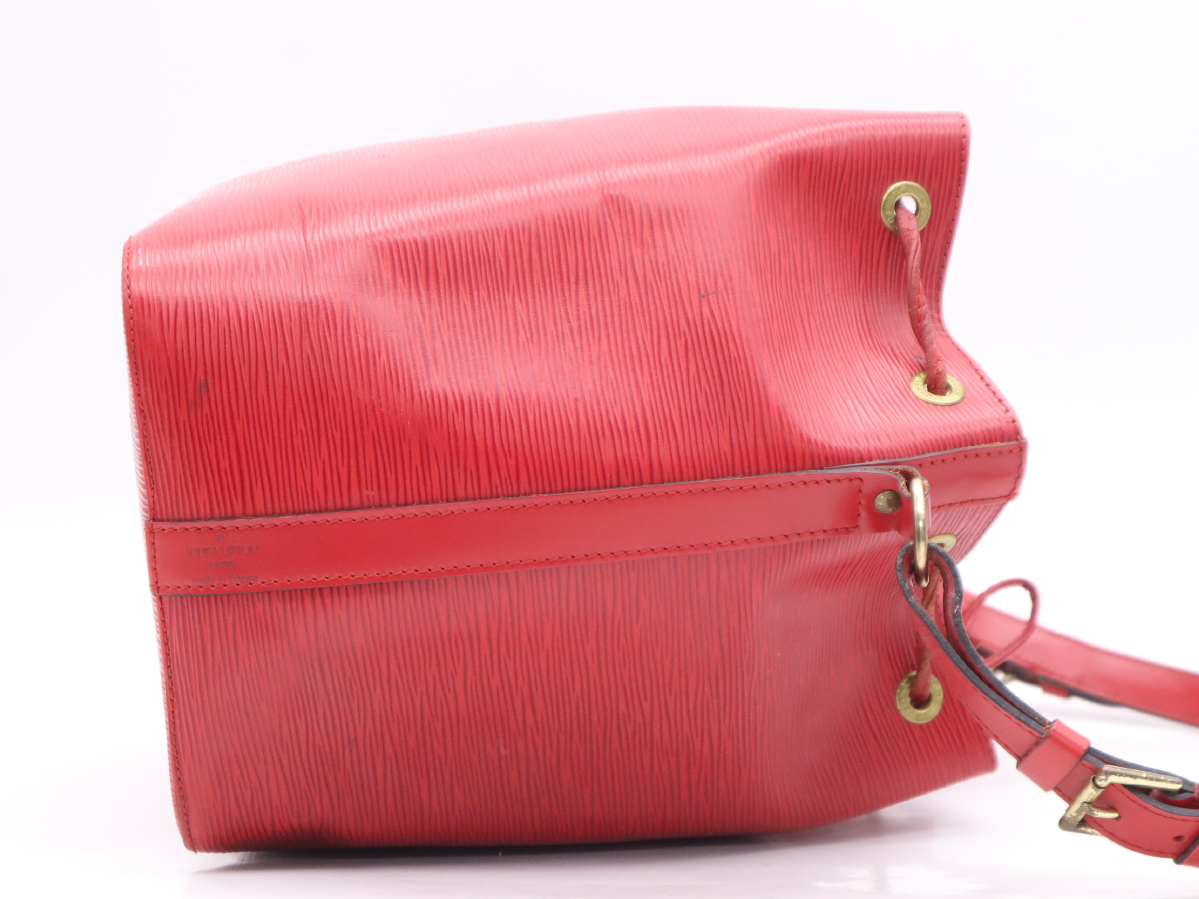 M44107 Epi Petit Noe Castilian Red Shoulder Bag — view 5