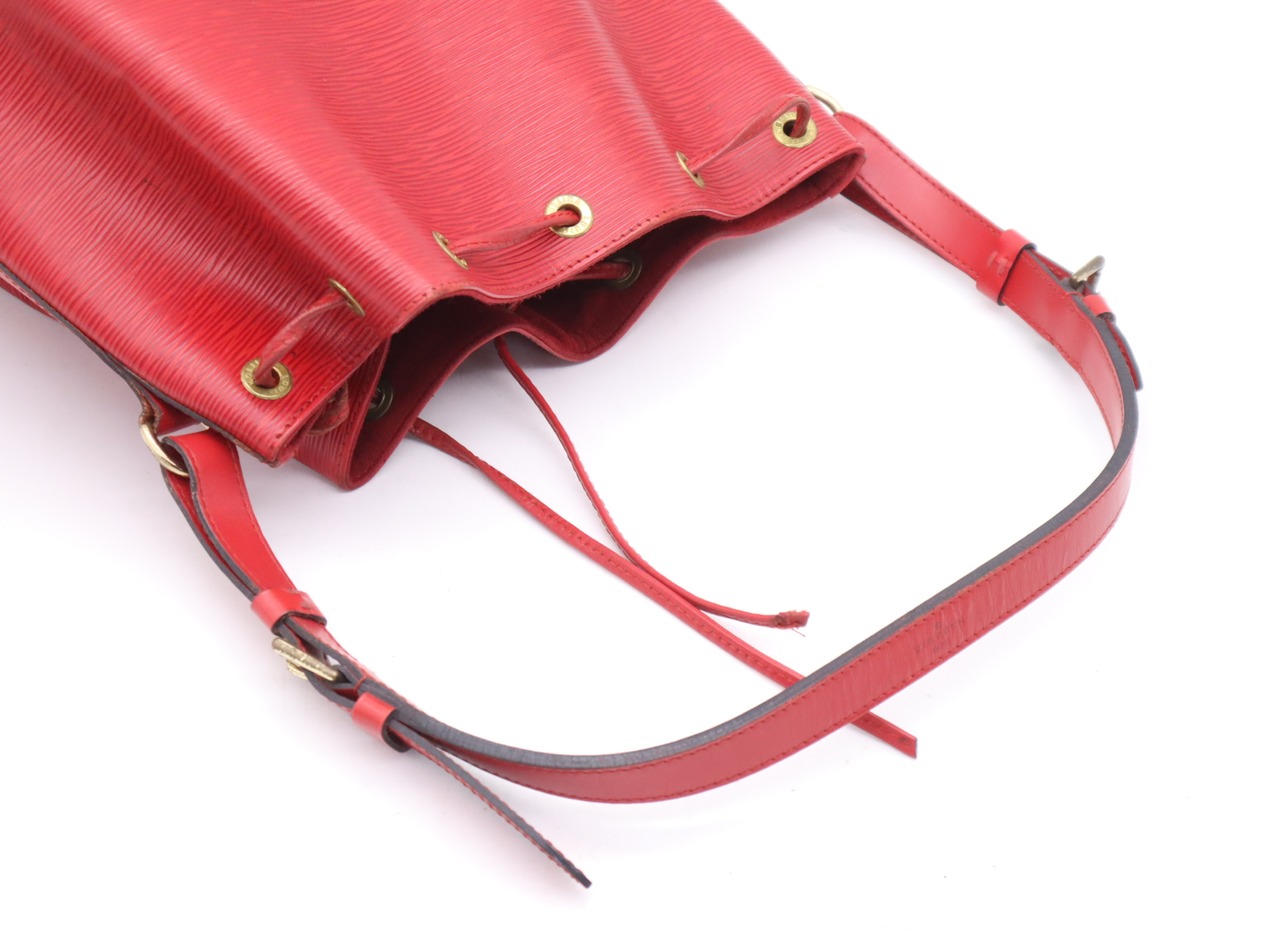M44107 Epi Petit Noe Castilian Red Shoulder Bag — view 6