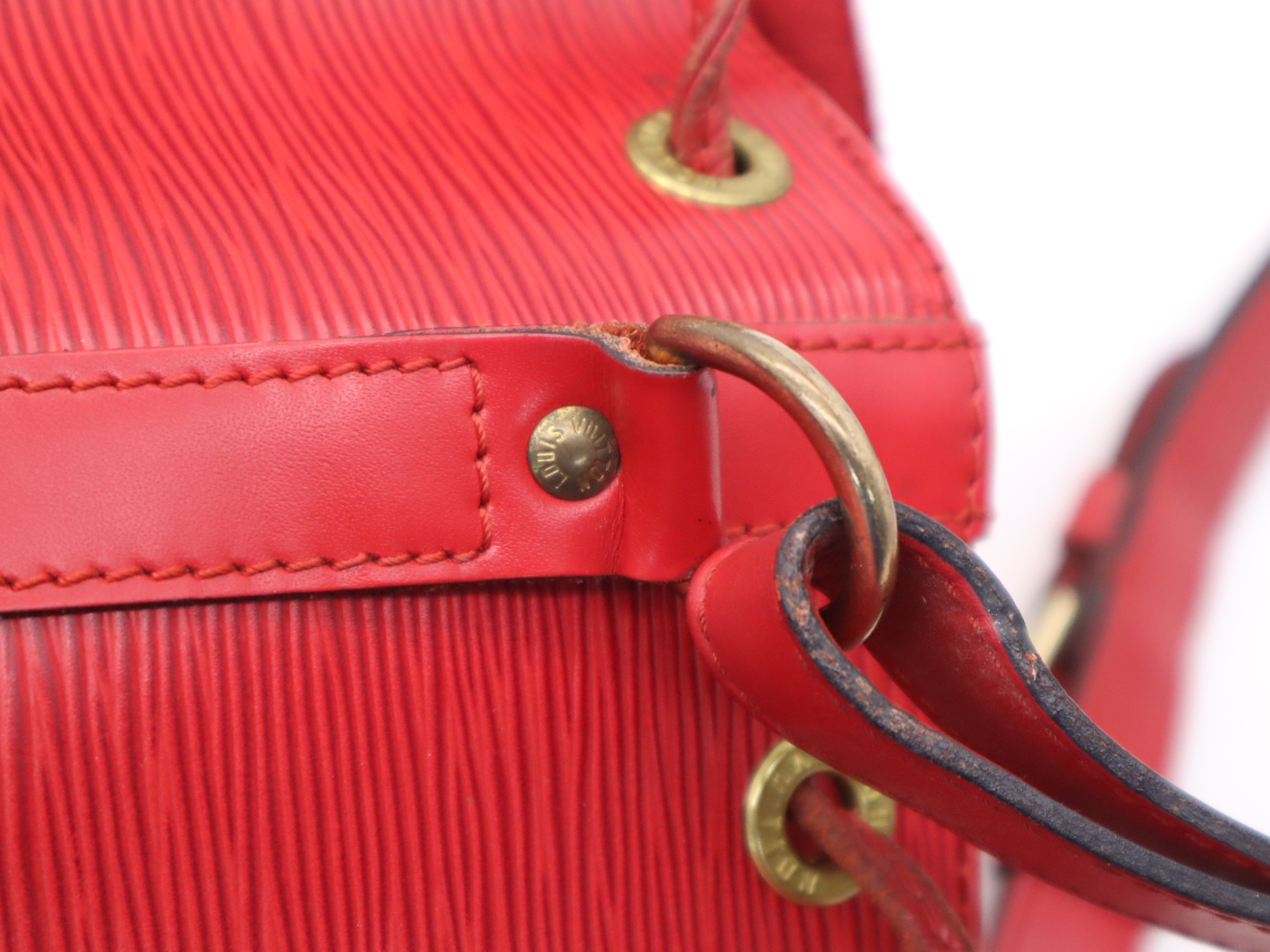 M44107 Epi Petit Noe Castilian Red Shoulder Bag — view 7
