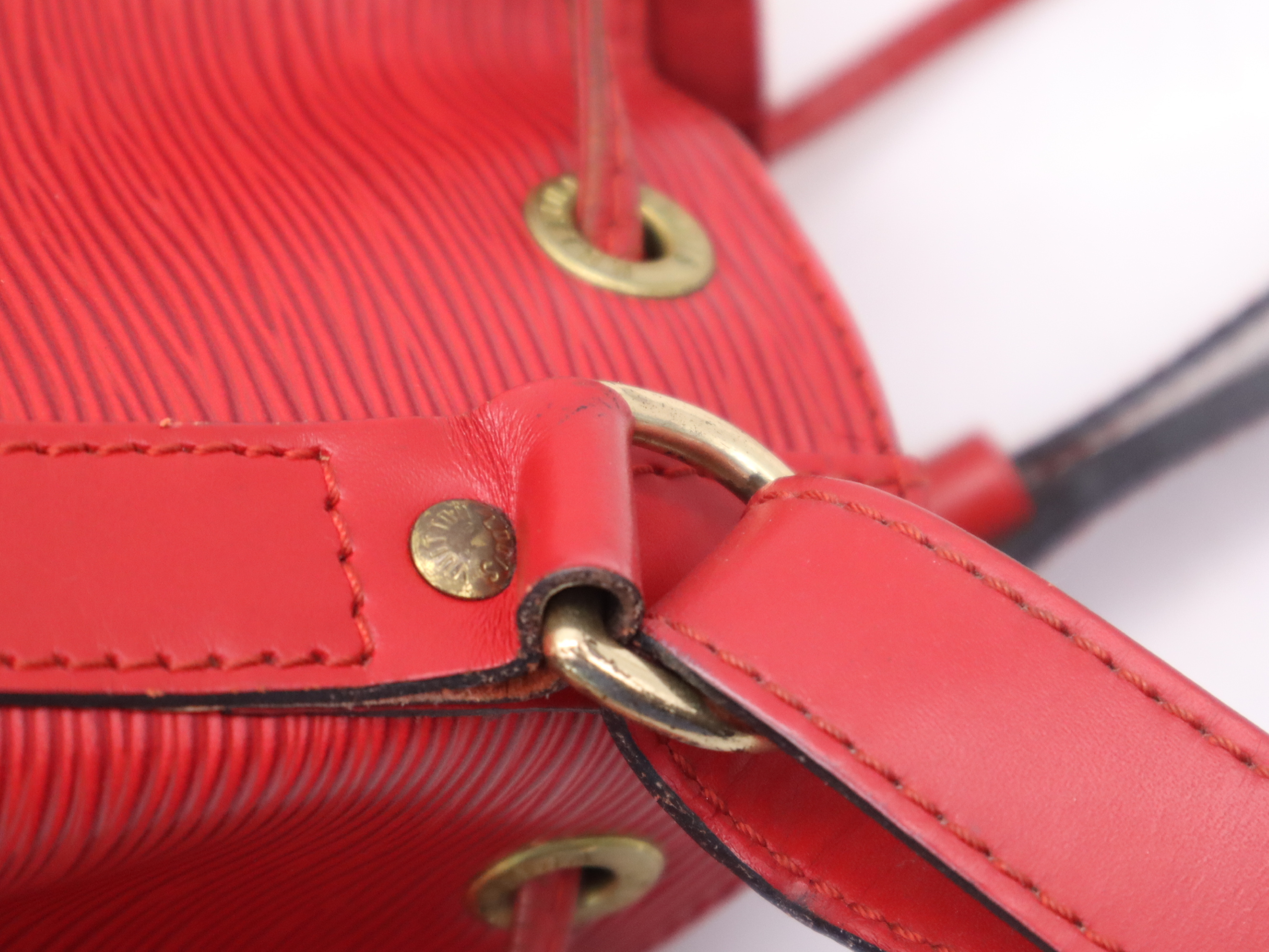 M44107 Epi Petit Noe Castilian Red Shoulder Bag — view 8
