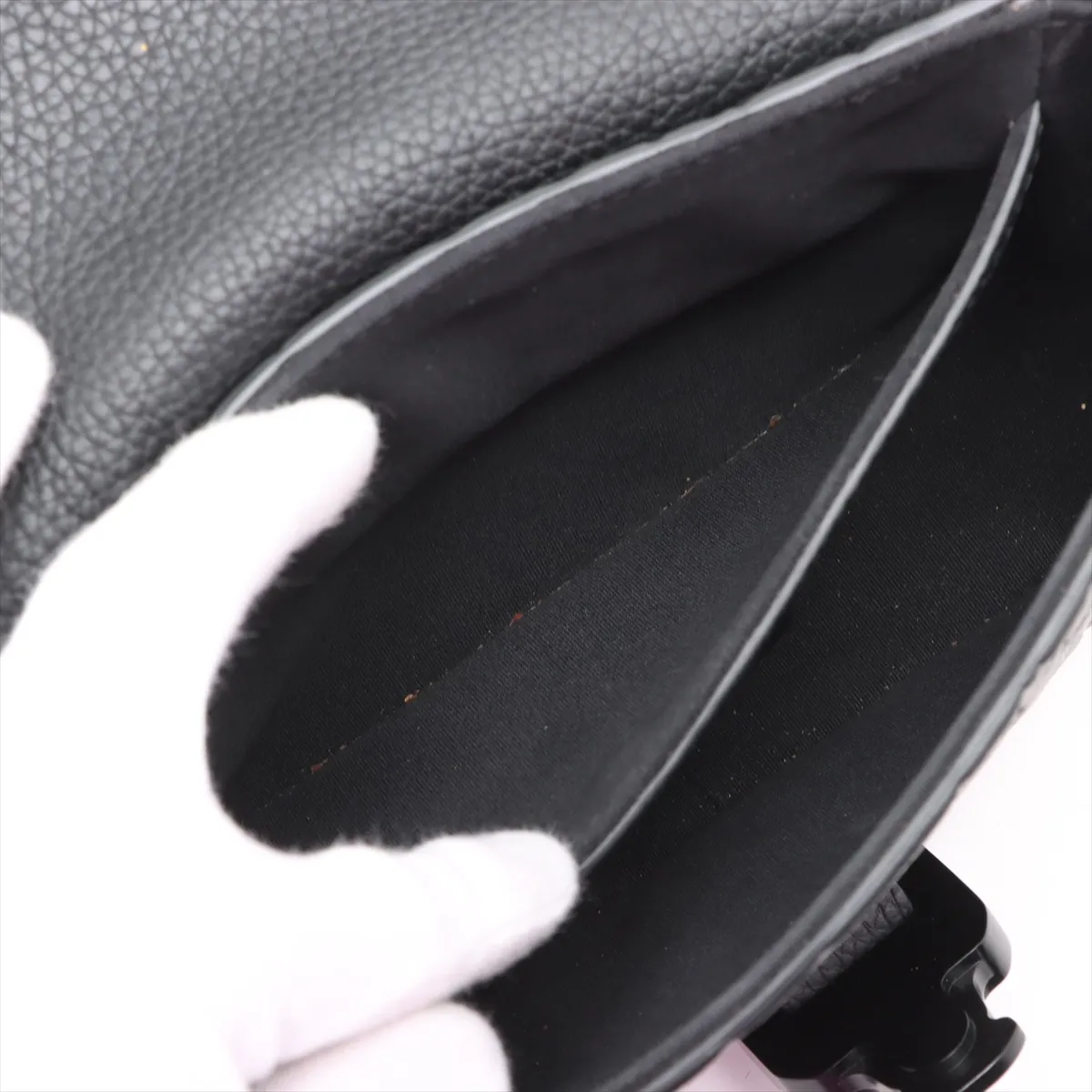 Gravity Saddle Messenger Small Leather Shoulder Bag Black Lucky Star — view 7