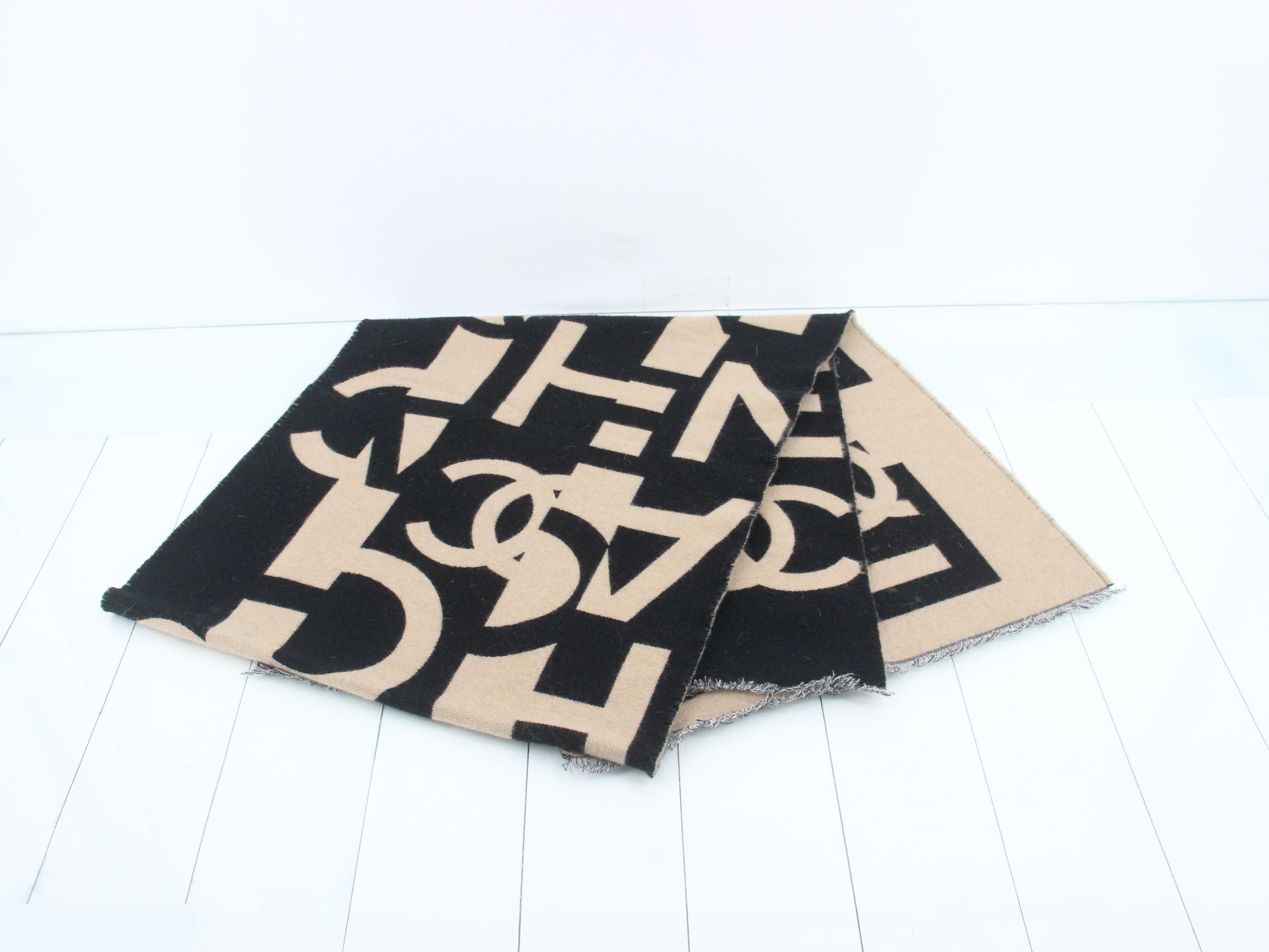 Other lines: Small items, accessories, and scarves — view 3
