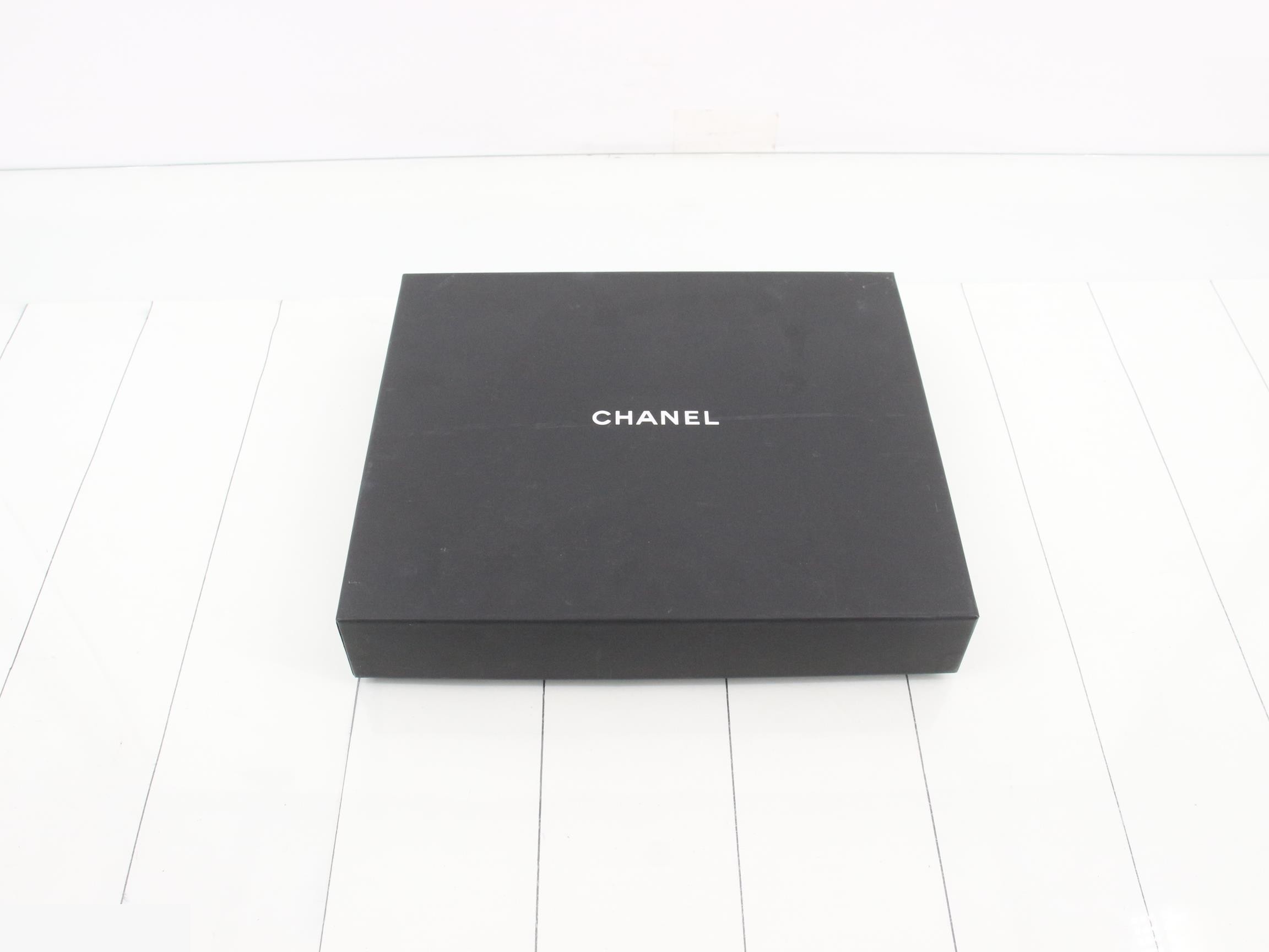 Other lines: Small items, accessories, and scarves — view 4