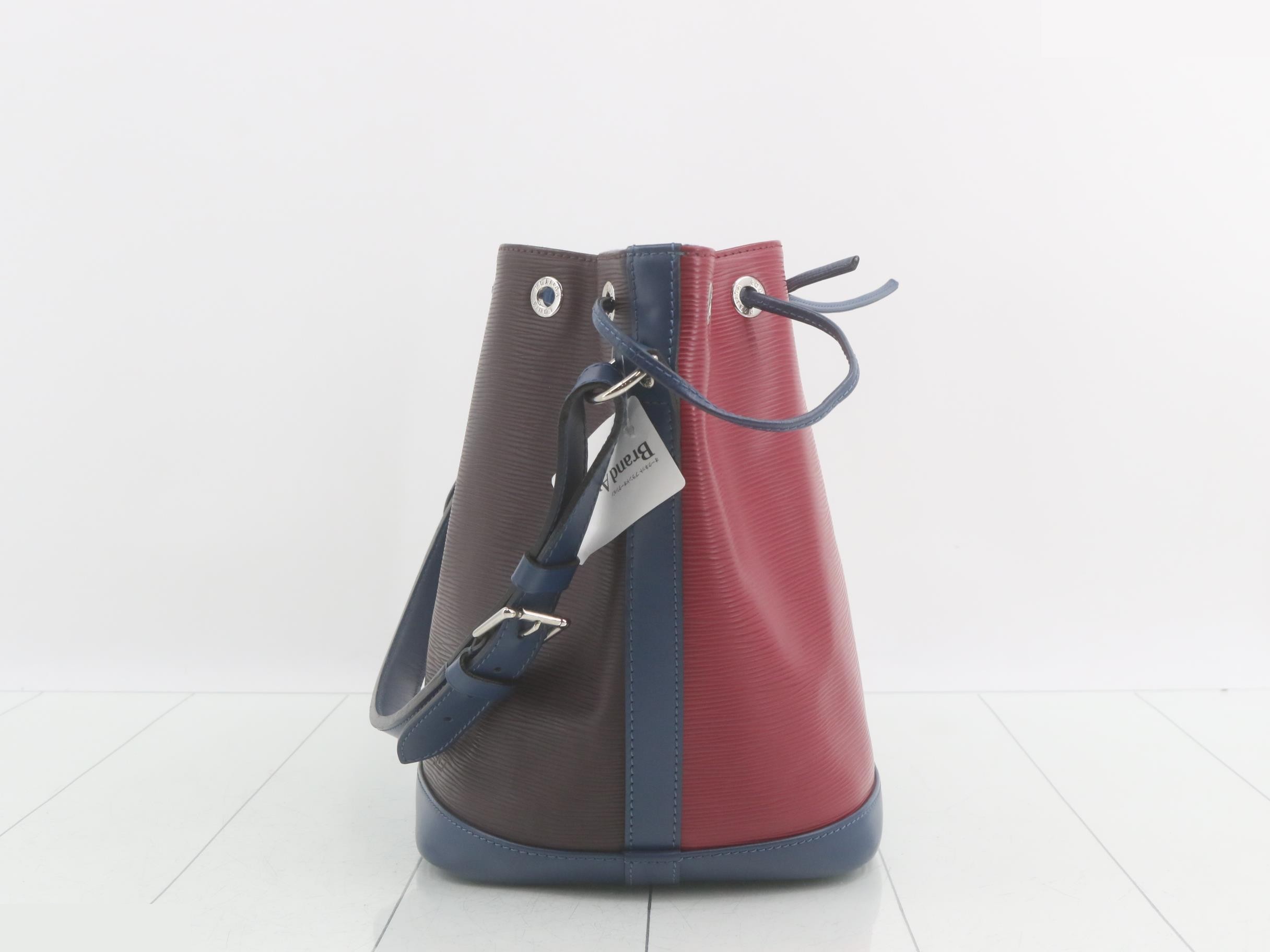 LV Epi Shoulder Bag — view 4