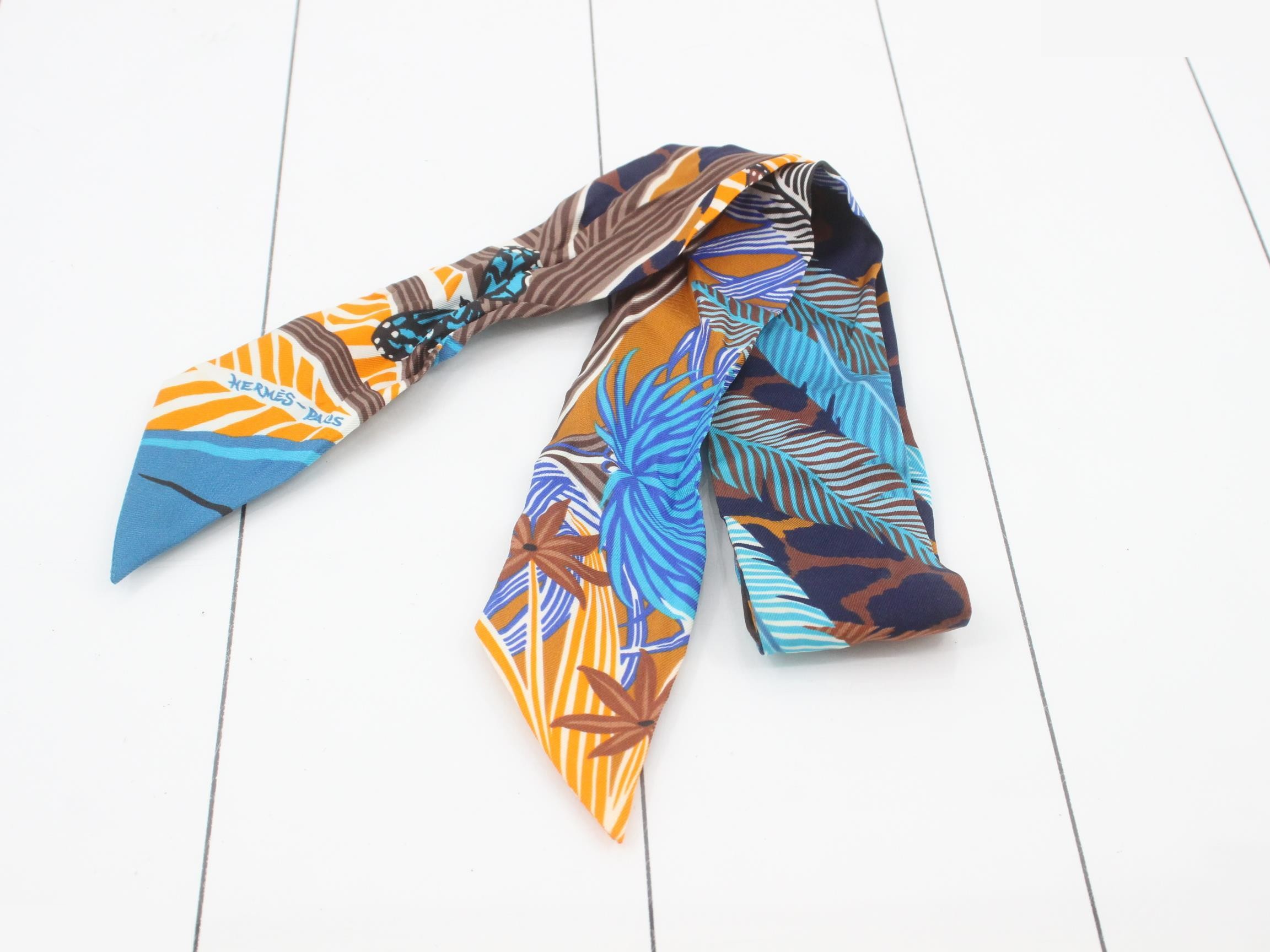 scarf — view 2