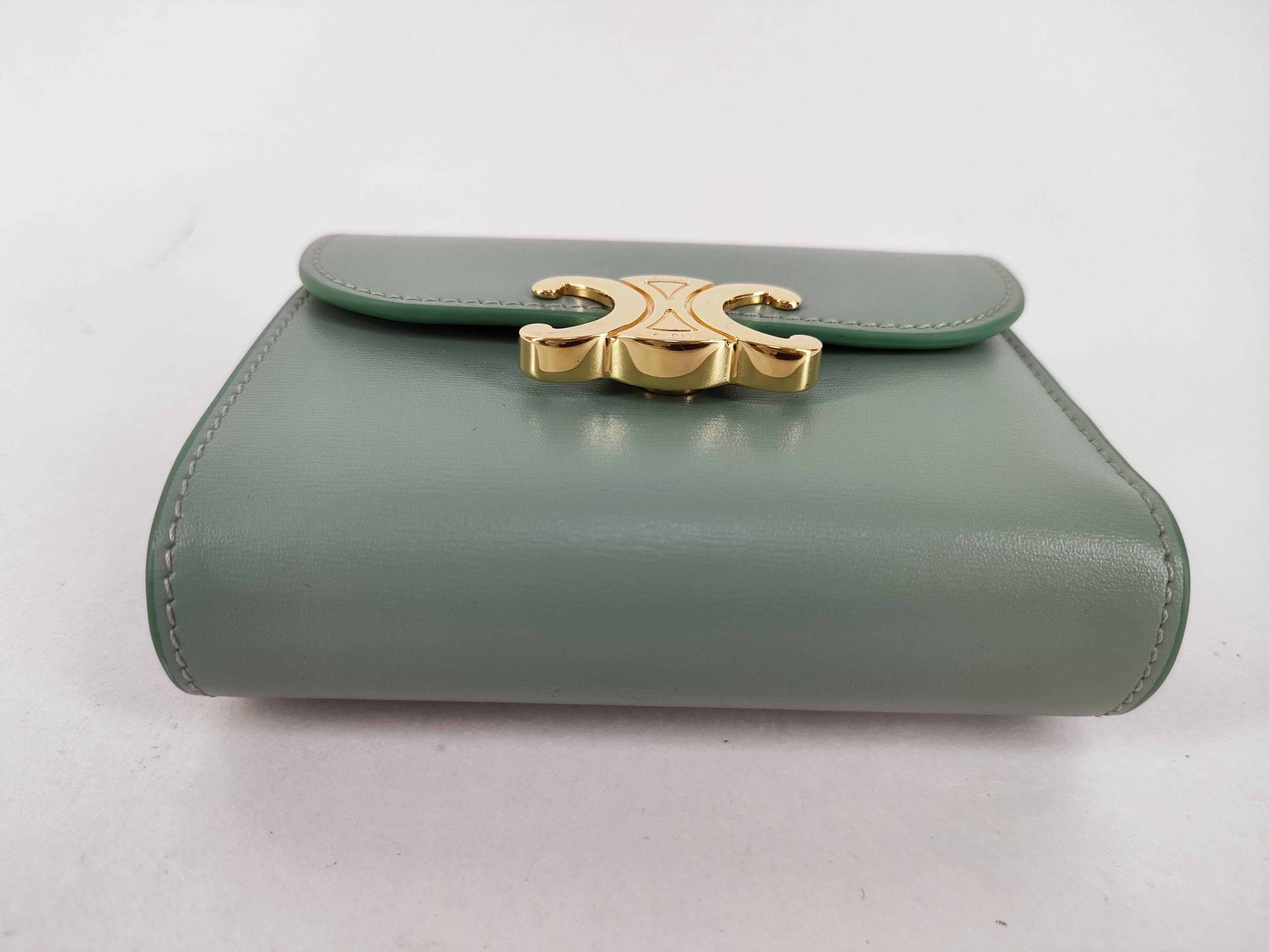 Triomphe Small Flap Wallet Leather Compact Wallet Green — view 5