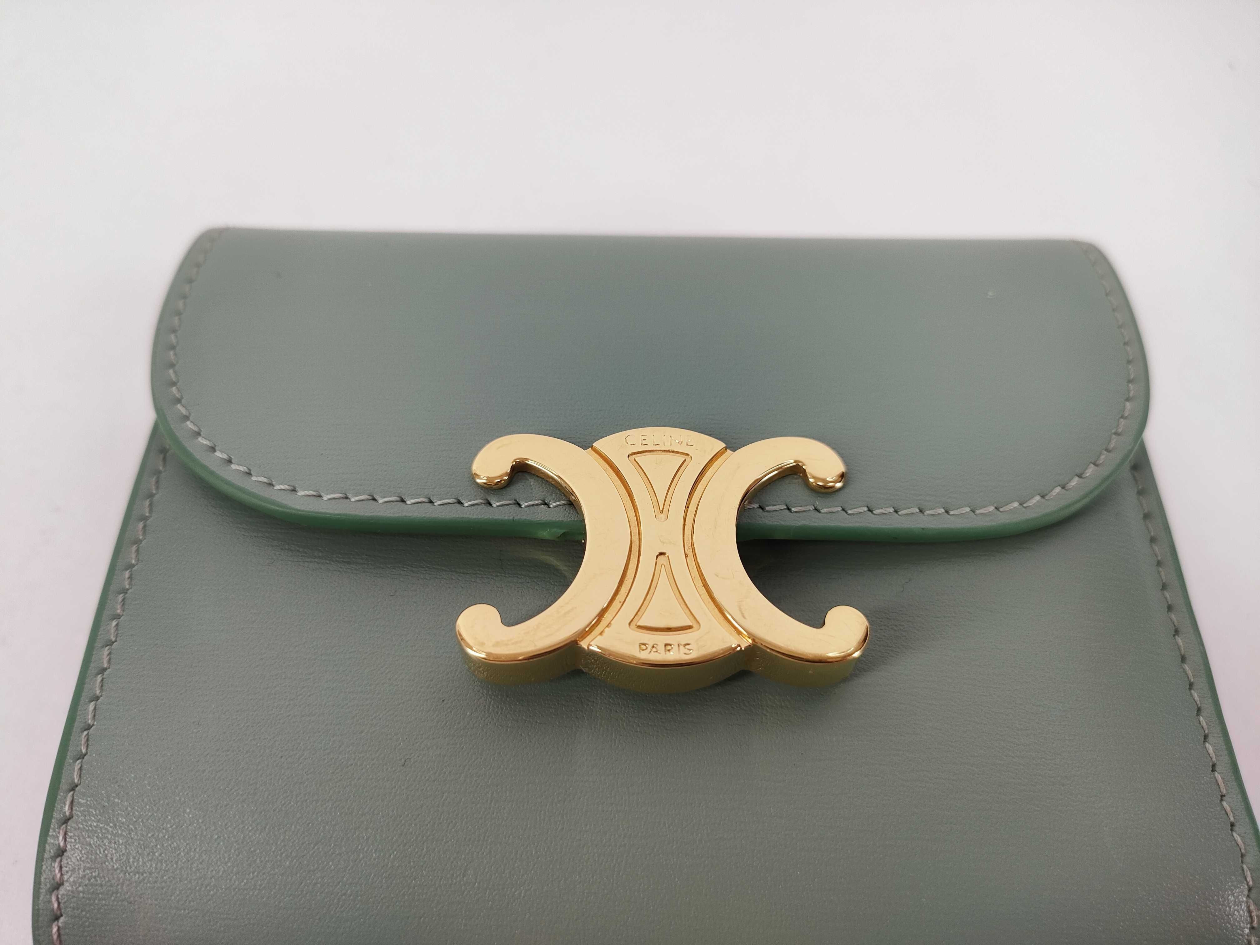 Triomphe Small Flap Wallet Leather Compact Wallet Green — view 8