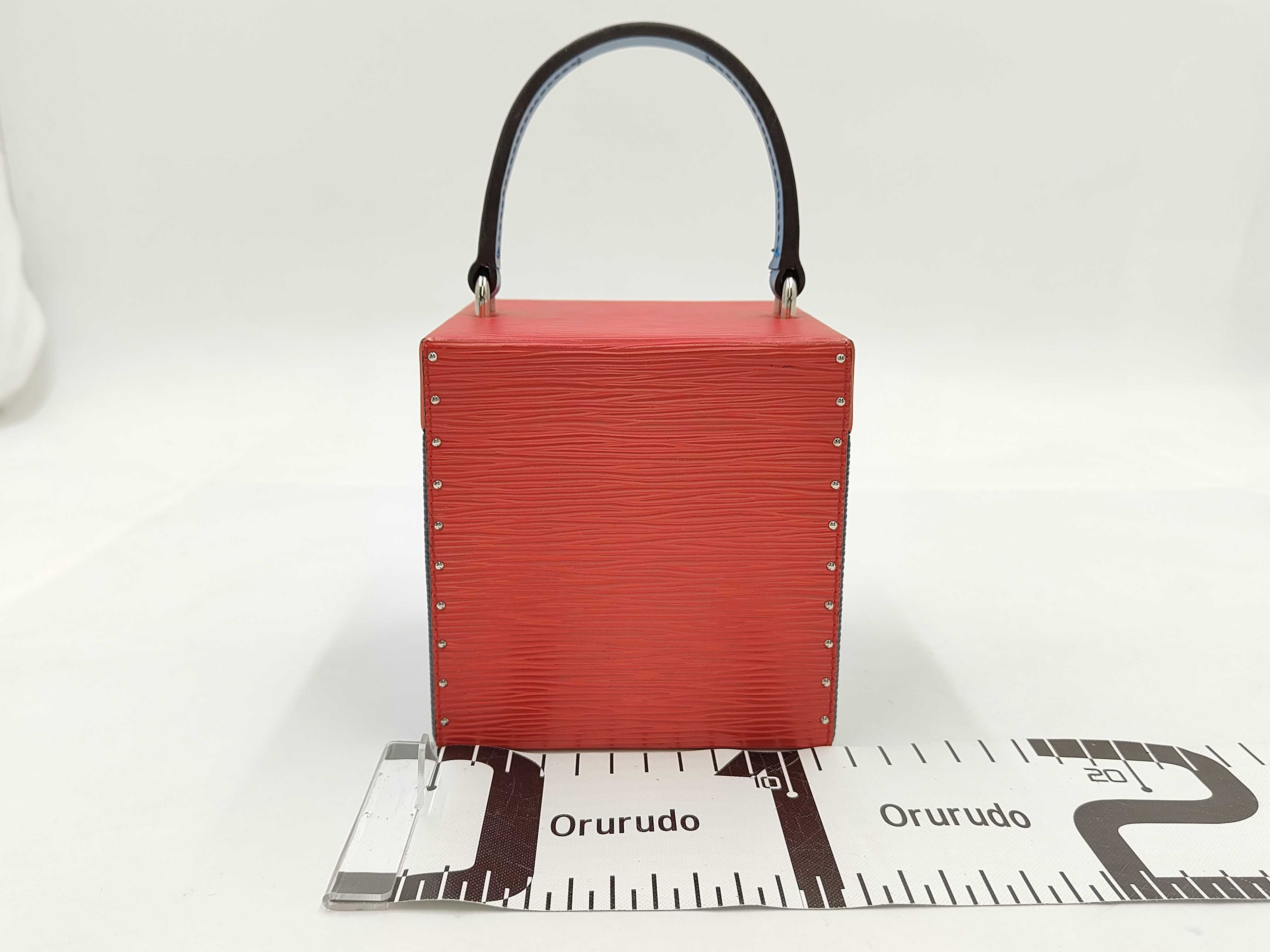 LV Epi Bleeker Box PL0139 Shoulder Bag — view 3