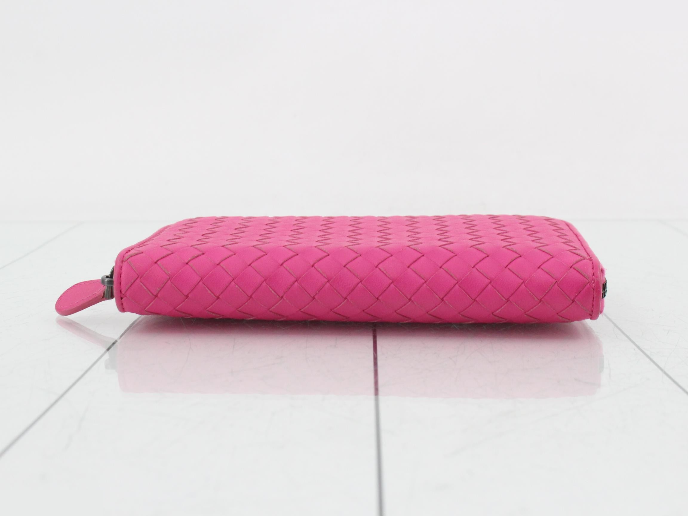 Intrecciato leather round zipper long wallet, pink — view 3
