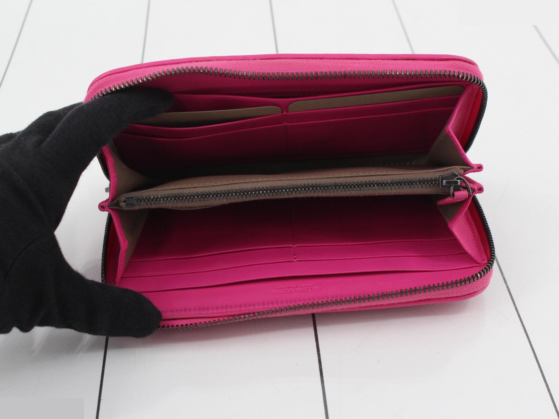 Intrecciato leather round zipper long wallet, pink — view 4