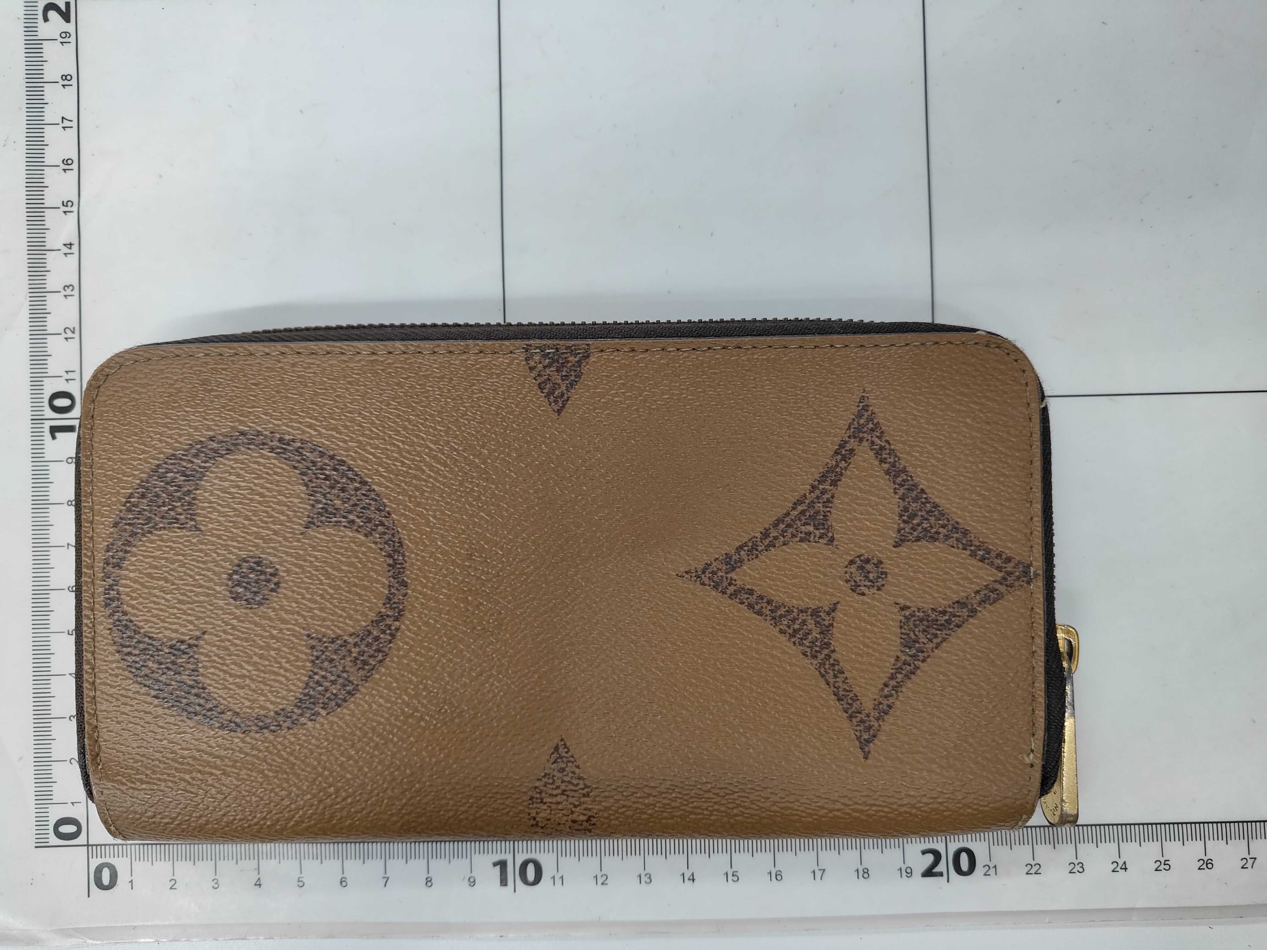 M69353 Giant Monogram Reverse Zippy Wallet Round Zipper Long Wallet (Odor) — view 2