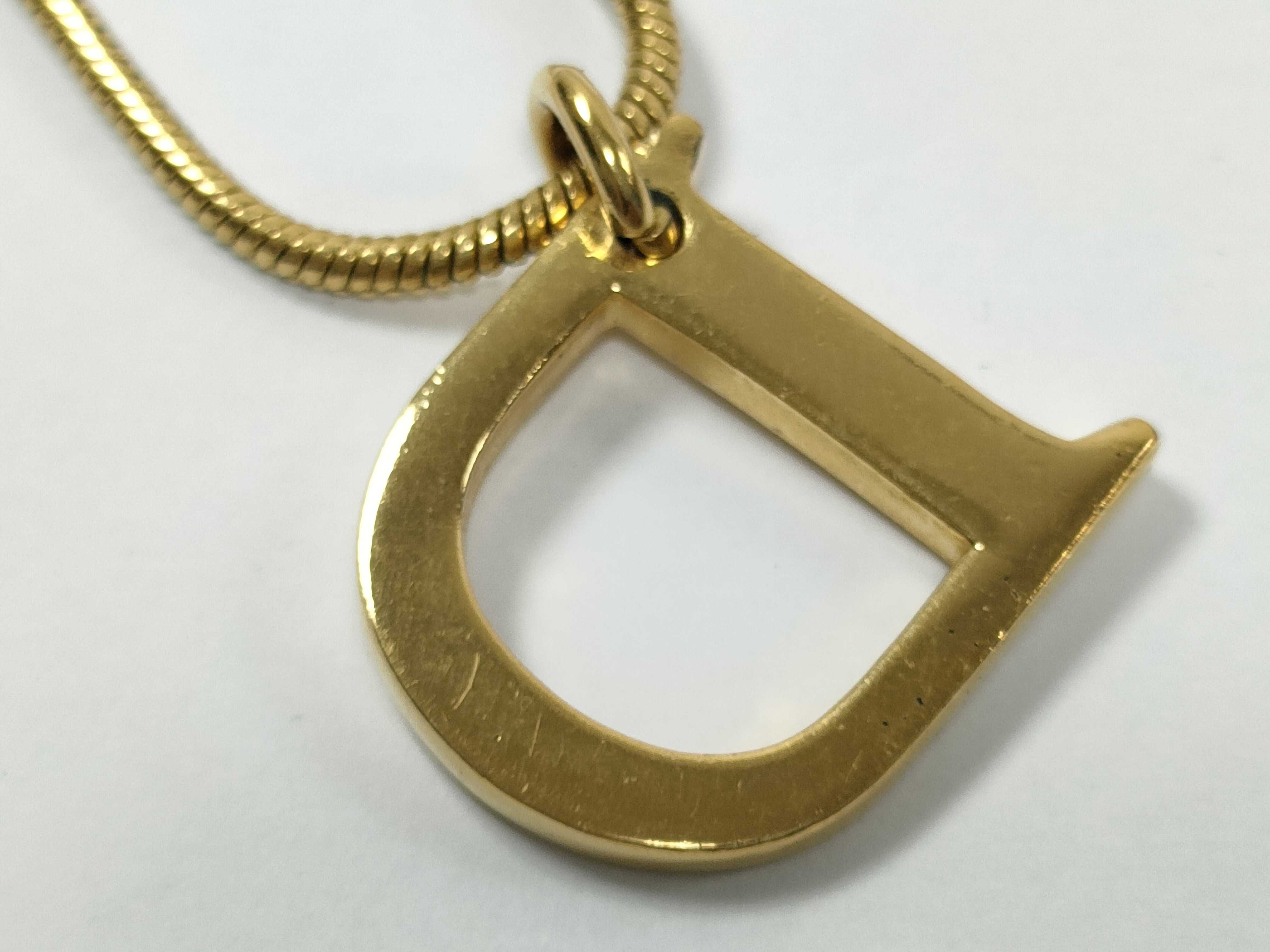 D logo necklace — view 3