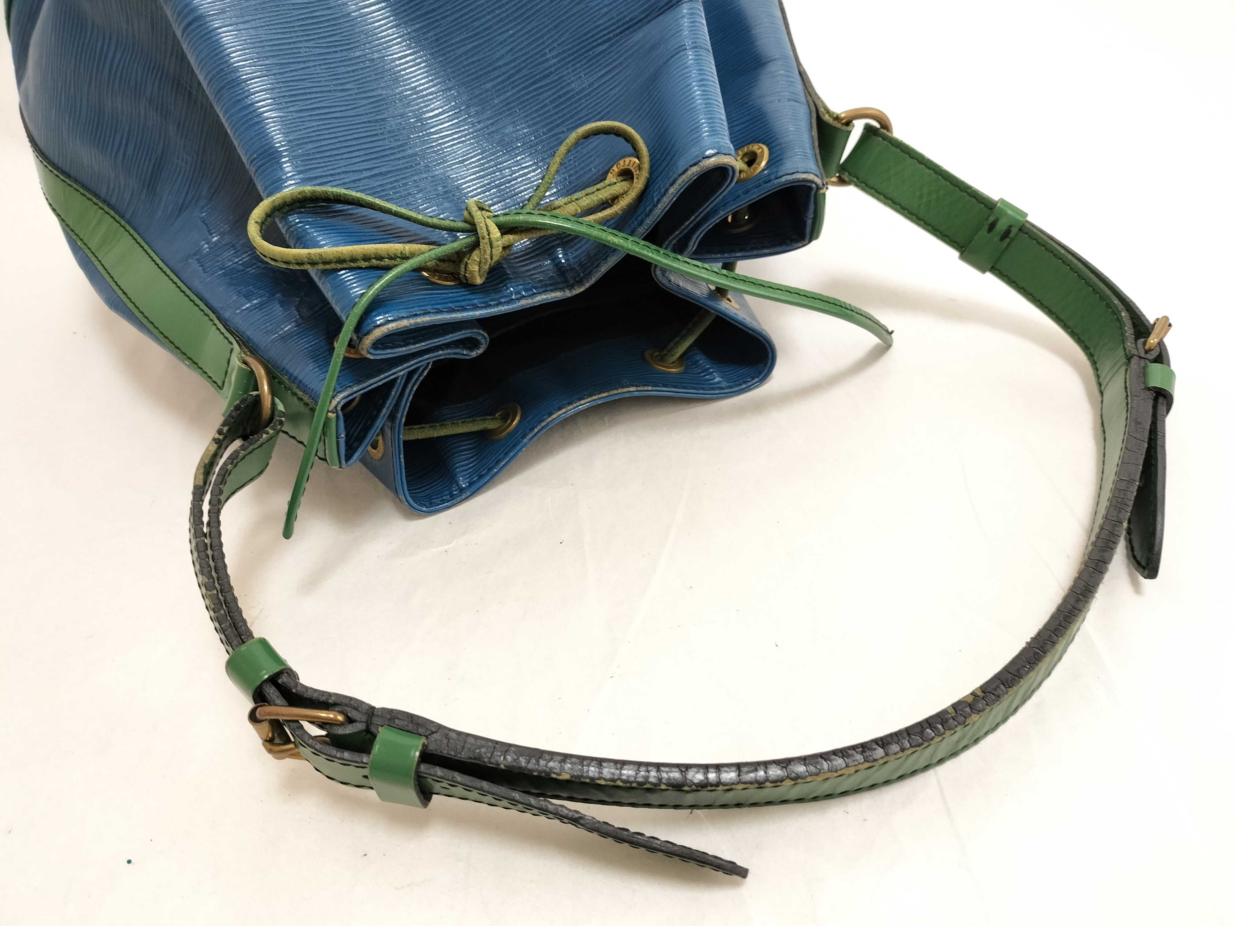 Epi Leather Shoulder Bag M44044 — view 3