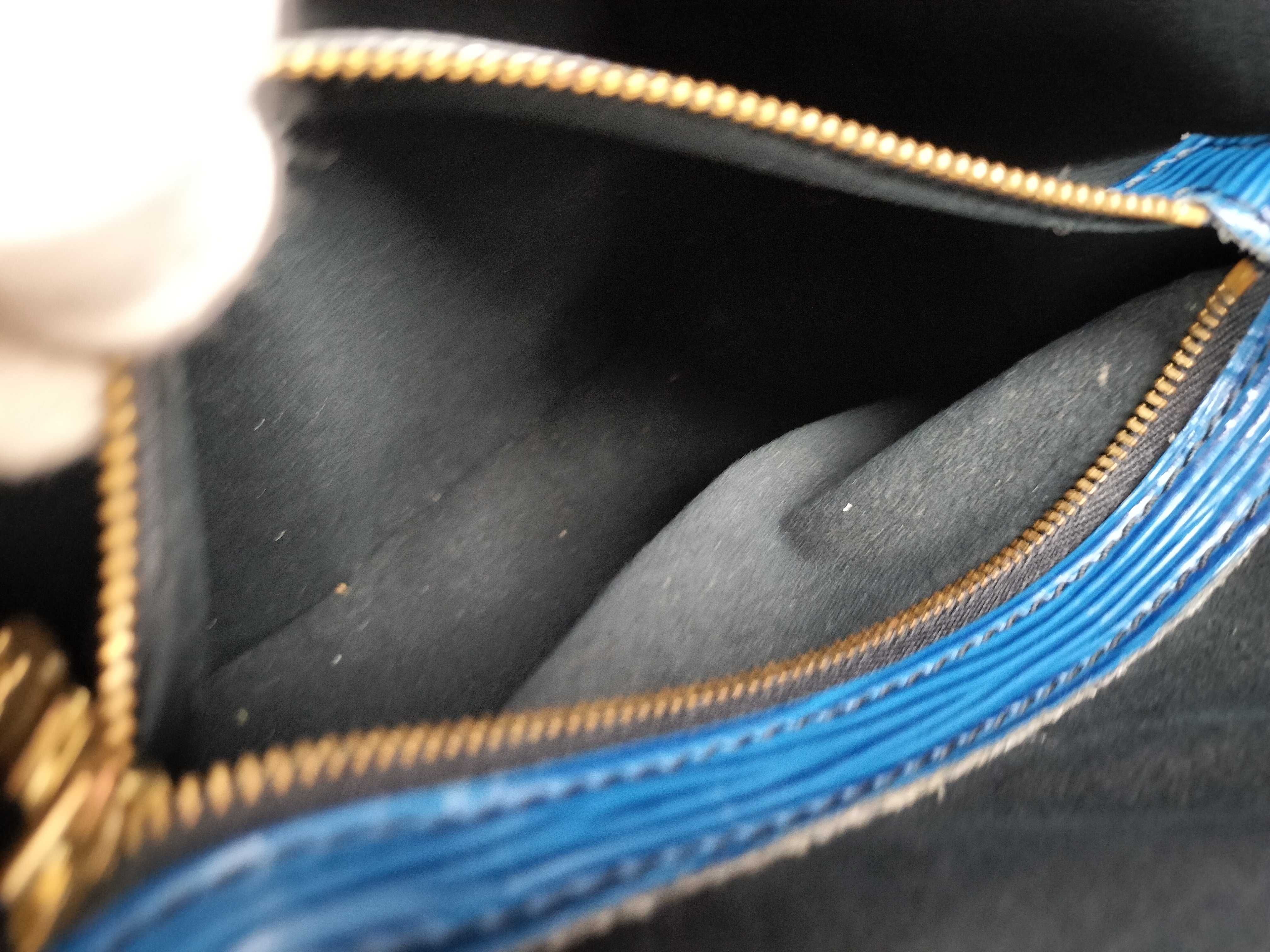 Epi Leather Shoulder Bag M44044 — view 10