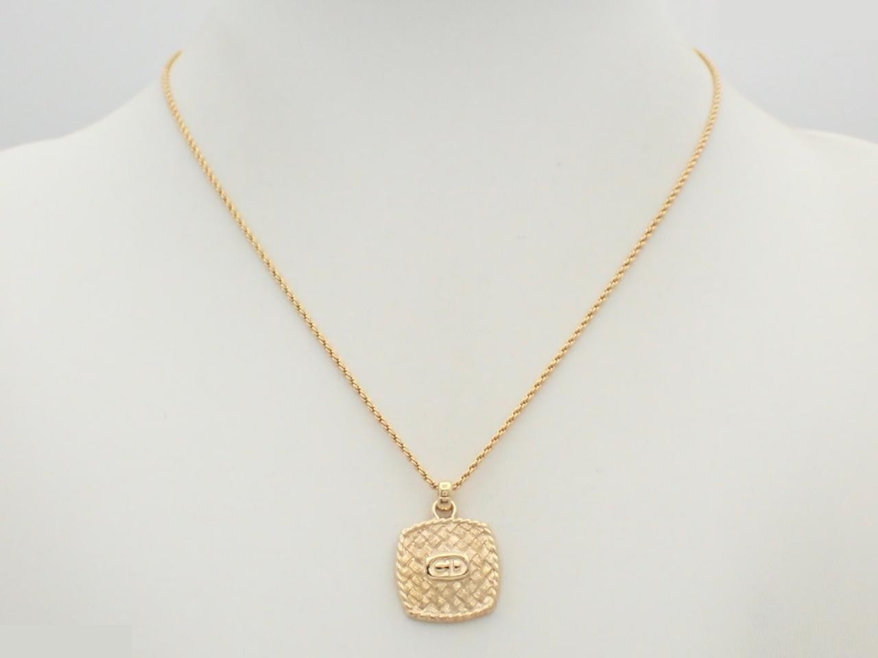 Other lines: Precious metals, necklaces, pendants — view 3