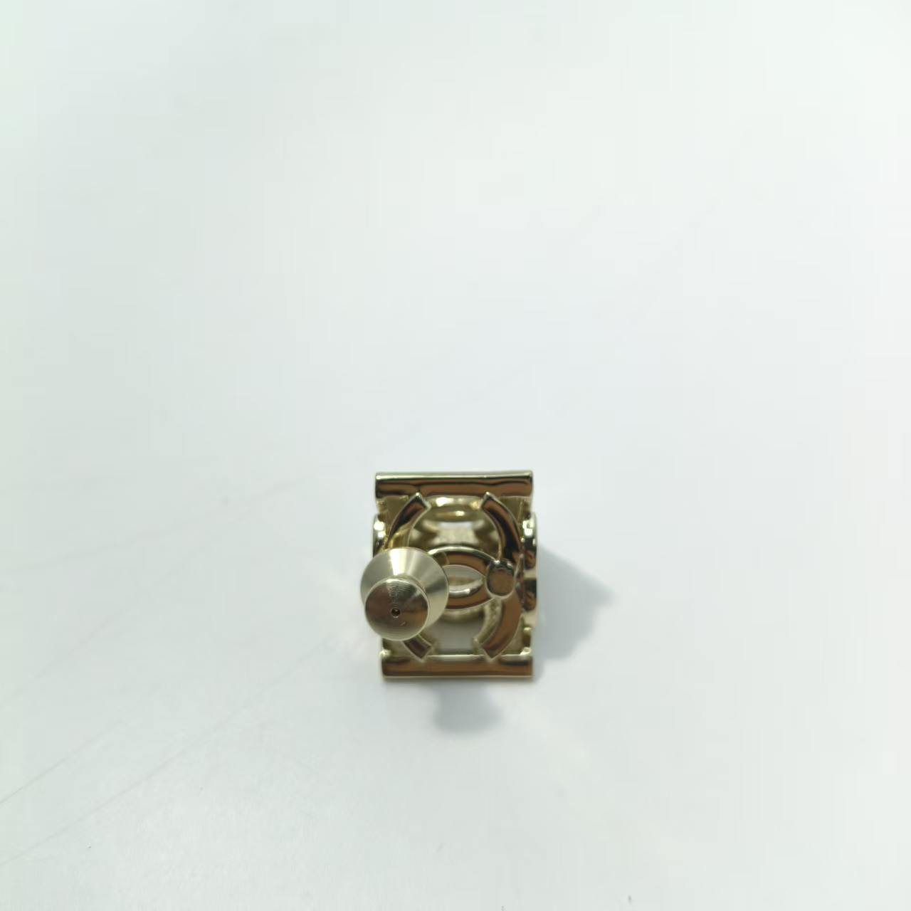 【*Shipped from: China*】CHANEL Plated Brooch — view 3