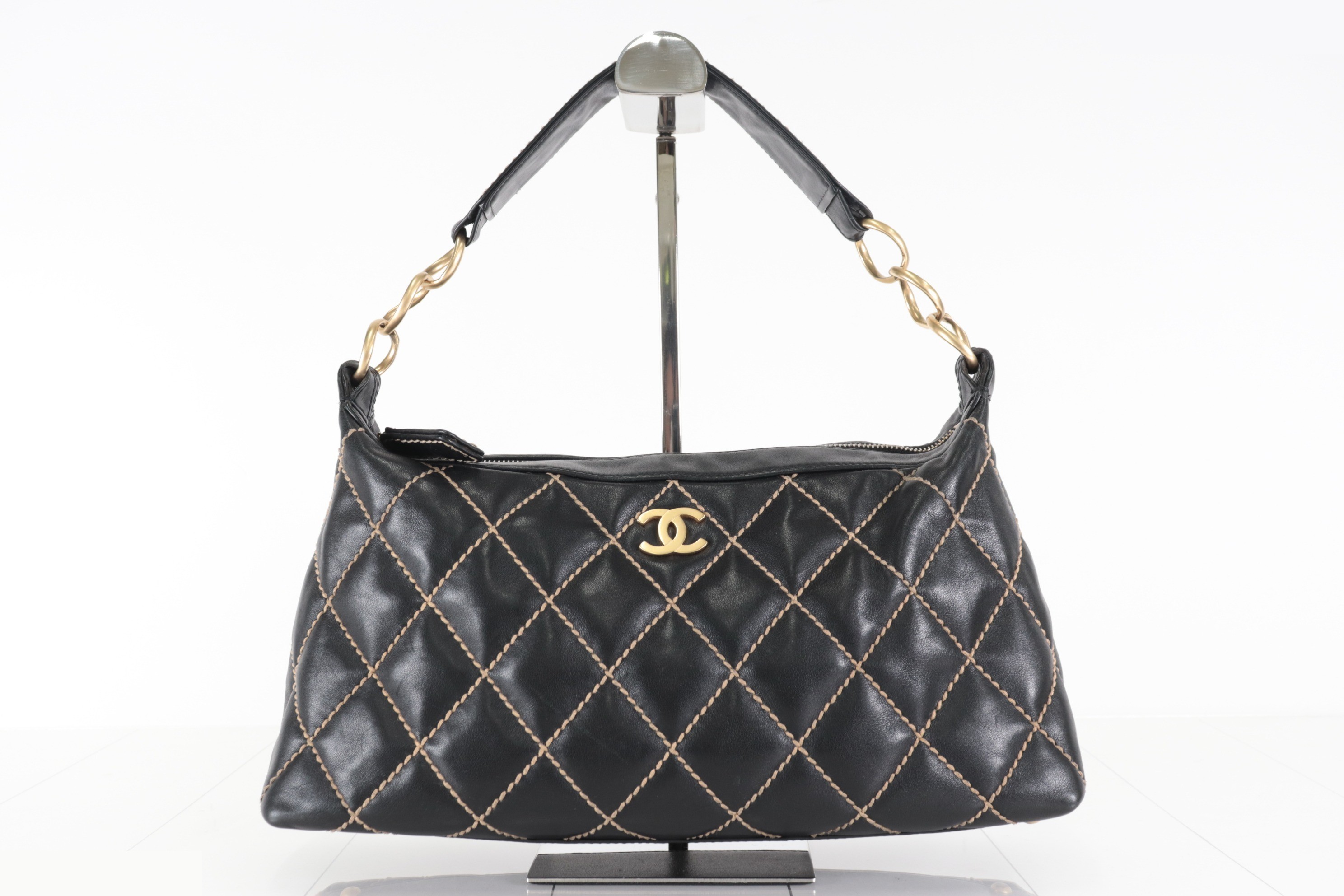 Calfskin one-shoulder bag, model number 8.