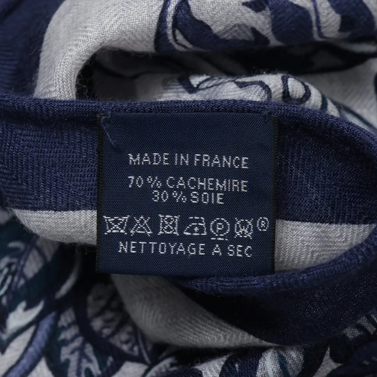 Triangle Géant JUNGLE LOVE scarf, cashmere x silk, gray x navy. Shows signs of wear, — view 6