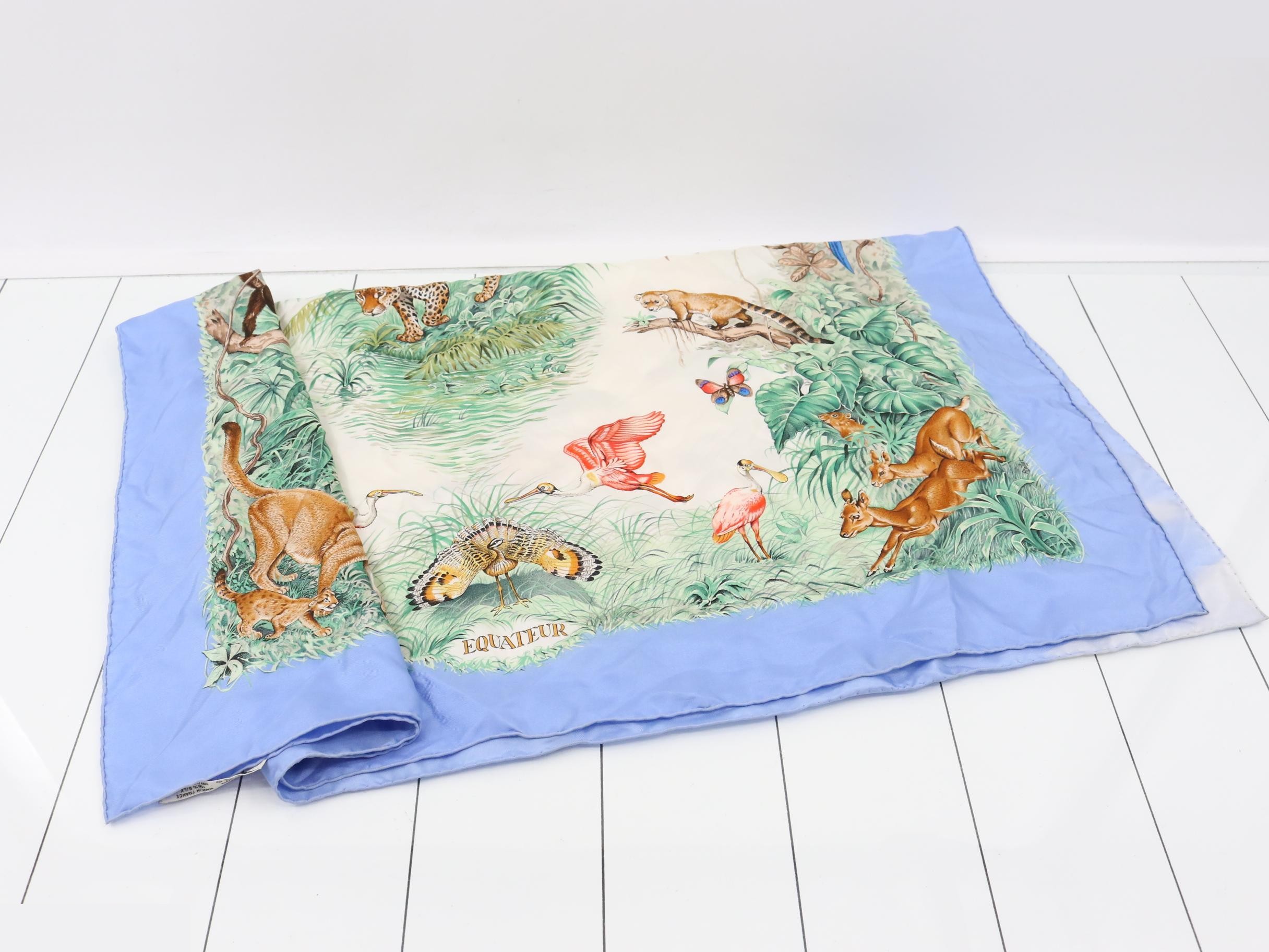 Scarf, Carre 90 — view 3