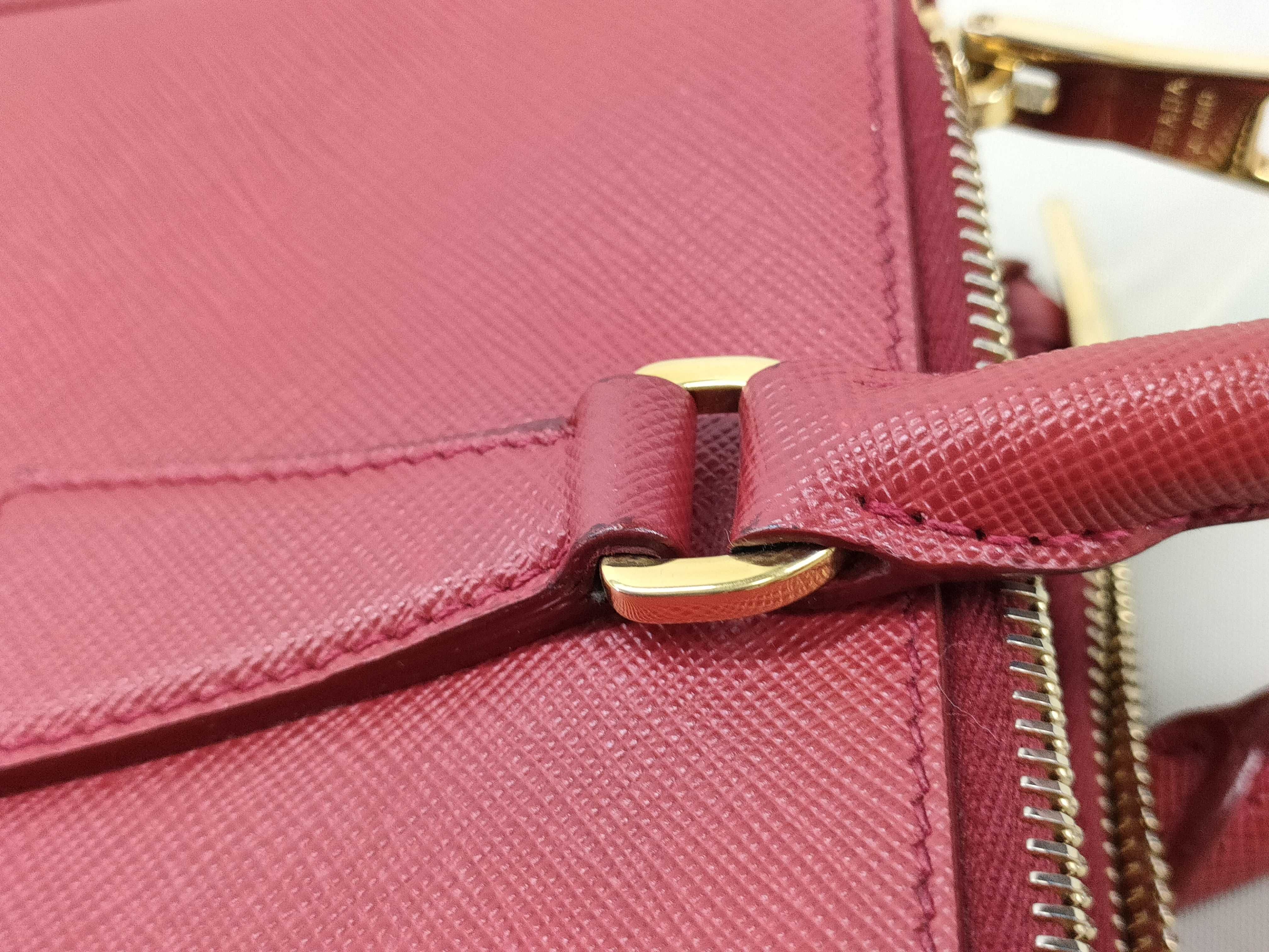 ID- Saffiano Lux Cow Skin 2-Way Handbag Red BN1801 #180 Handbag — view 5
