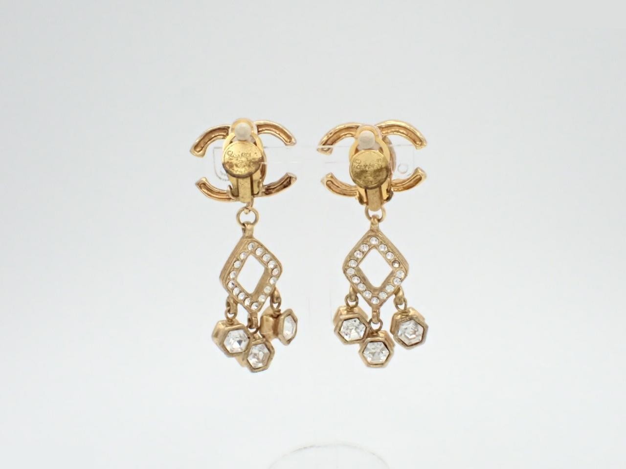 Vintage Classic (Precious Metal) Earrings — view 2