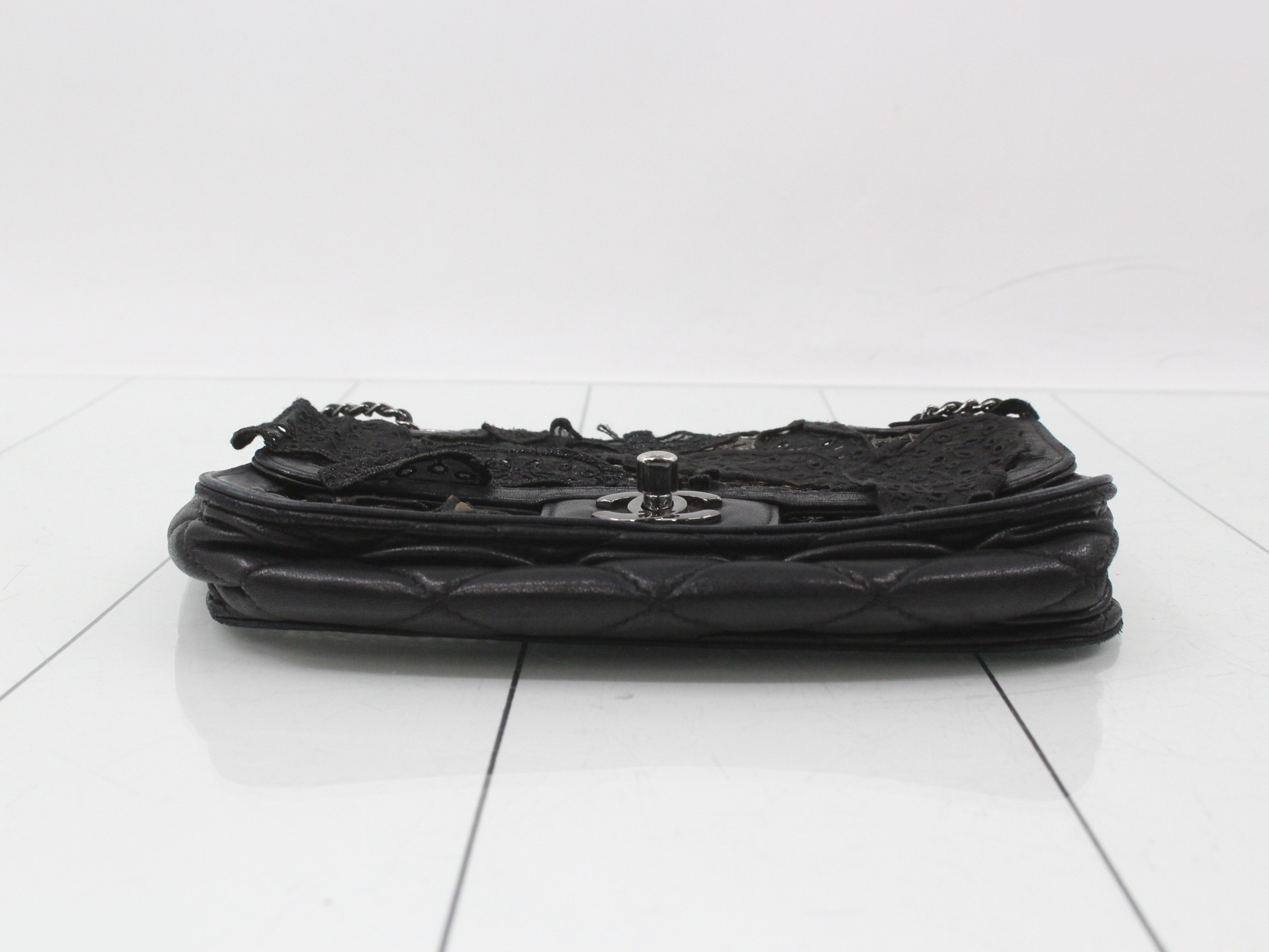 butterfly motif chain shoulder bag — view 3